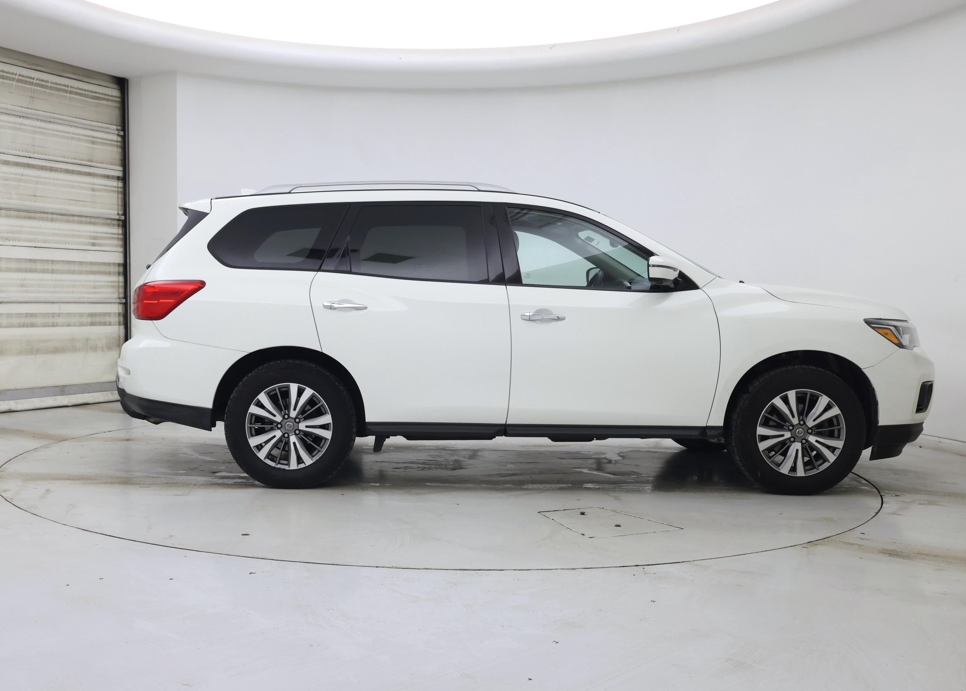 Thumbnail: 2020 Nissan Pathfinder - 7