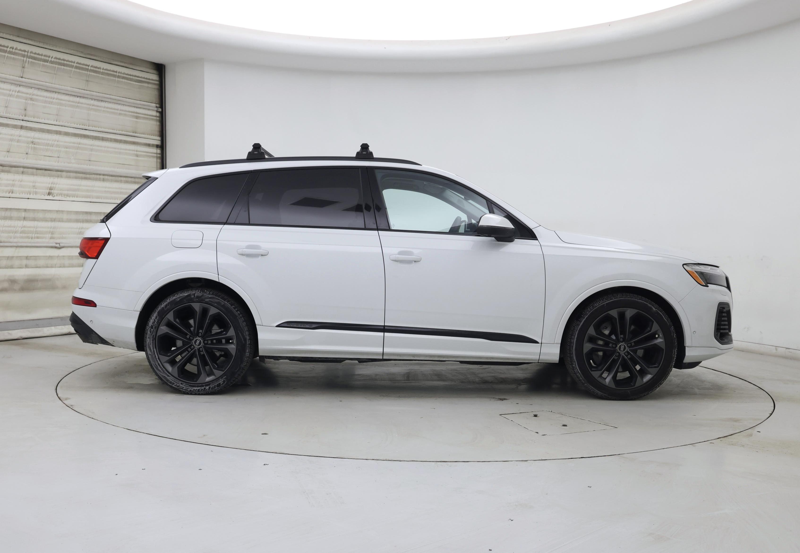 Thumbnail: 2025 Audi Q7 - 7