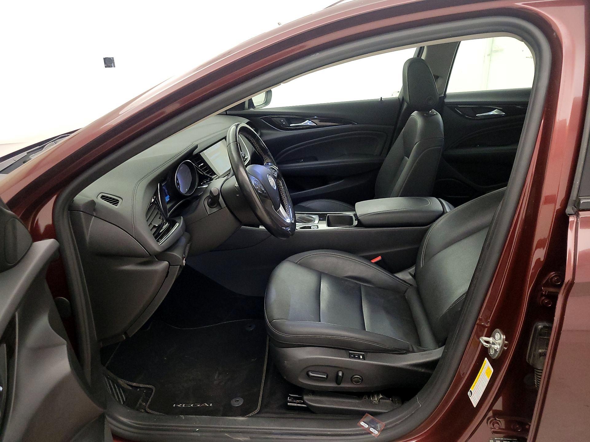 Thumbnail: 2018 Buick Regal - 11