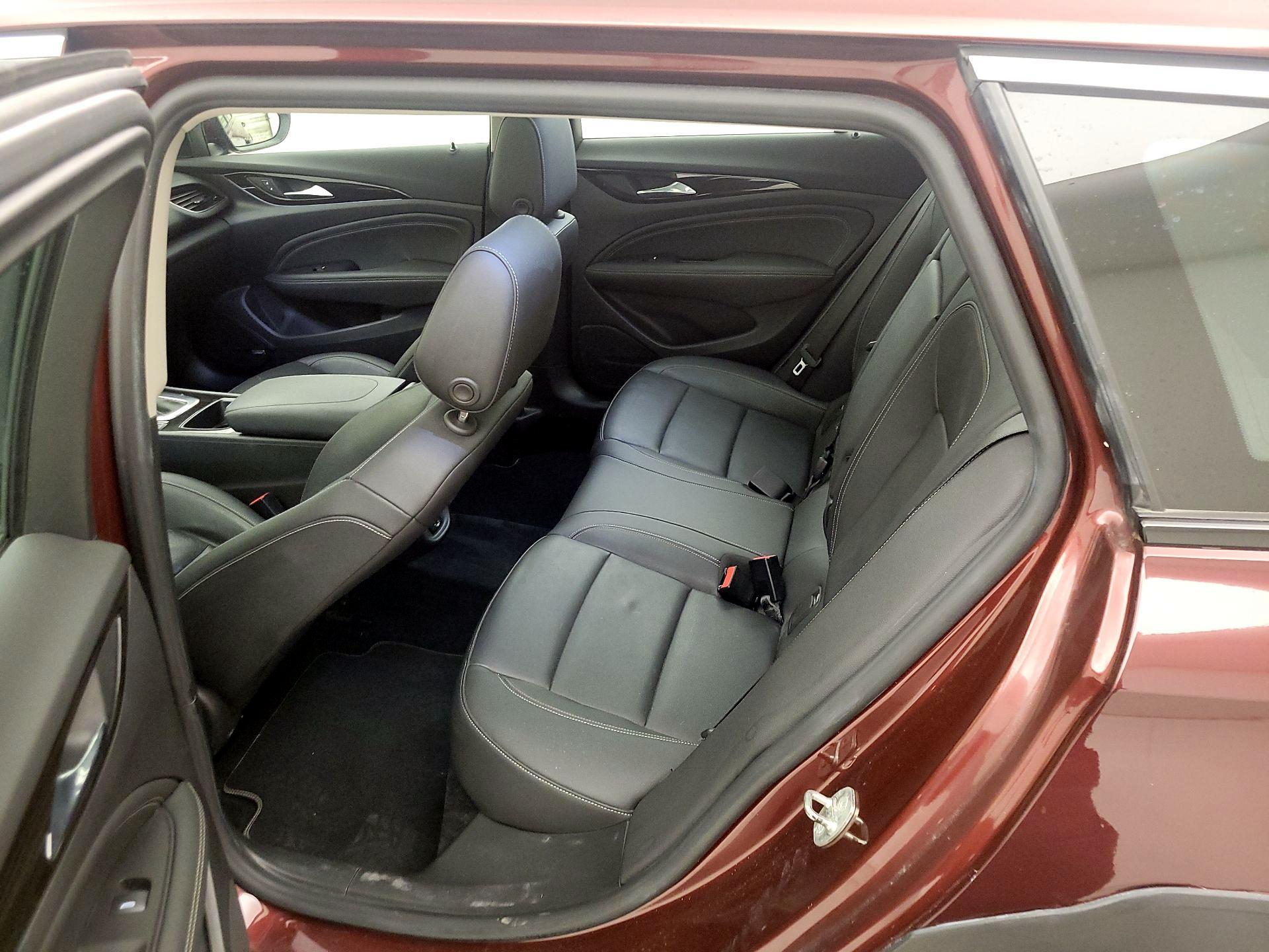 Thumbnail: 2018 Buick Regal - 20