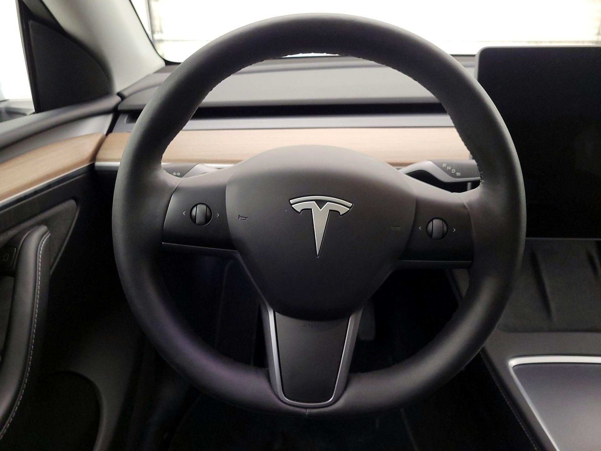 Thumbnail: 2025 Tesla Model Y - 10