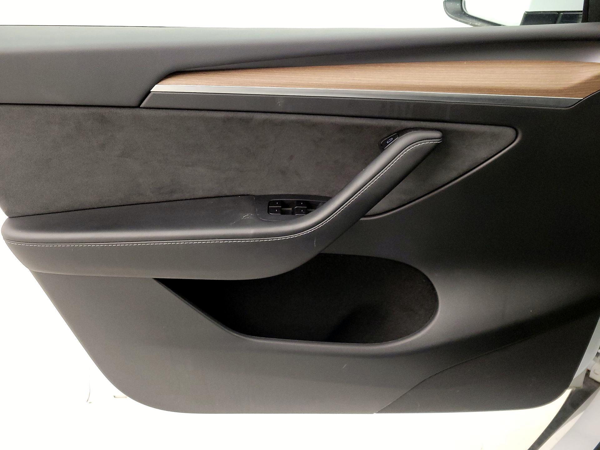 Thumbnail: 2025 Tesla Model Y - 12