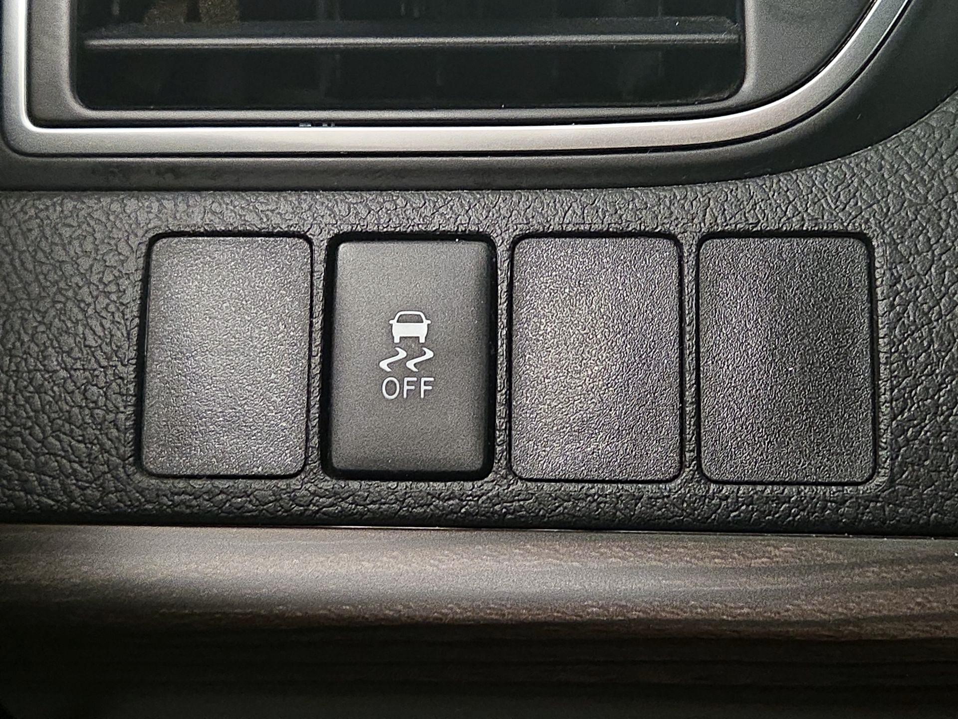 Thumbnail: 2015 Toyota Camry - 13