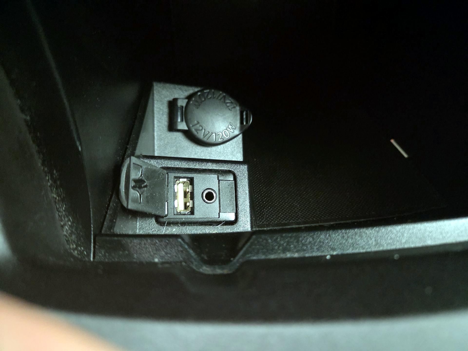 Thumbnail: 2015 Toyota Camry - 18
