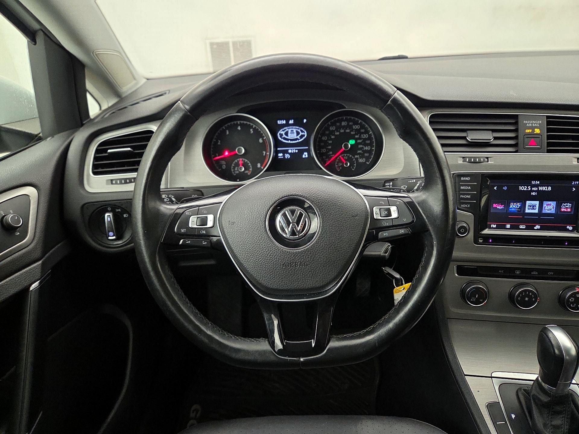 Thumbnail: 2015 Volkswagen Golf - 10