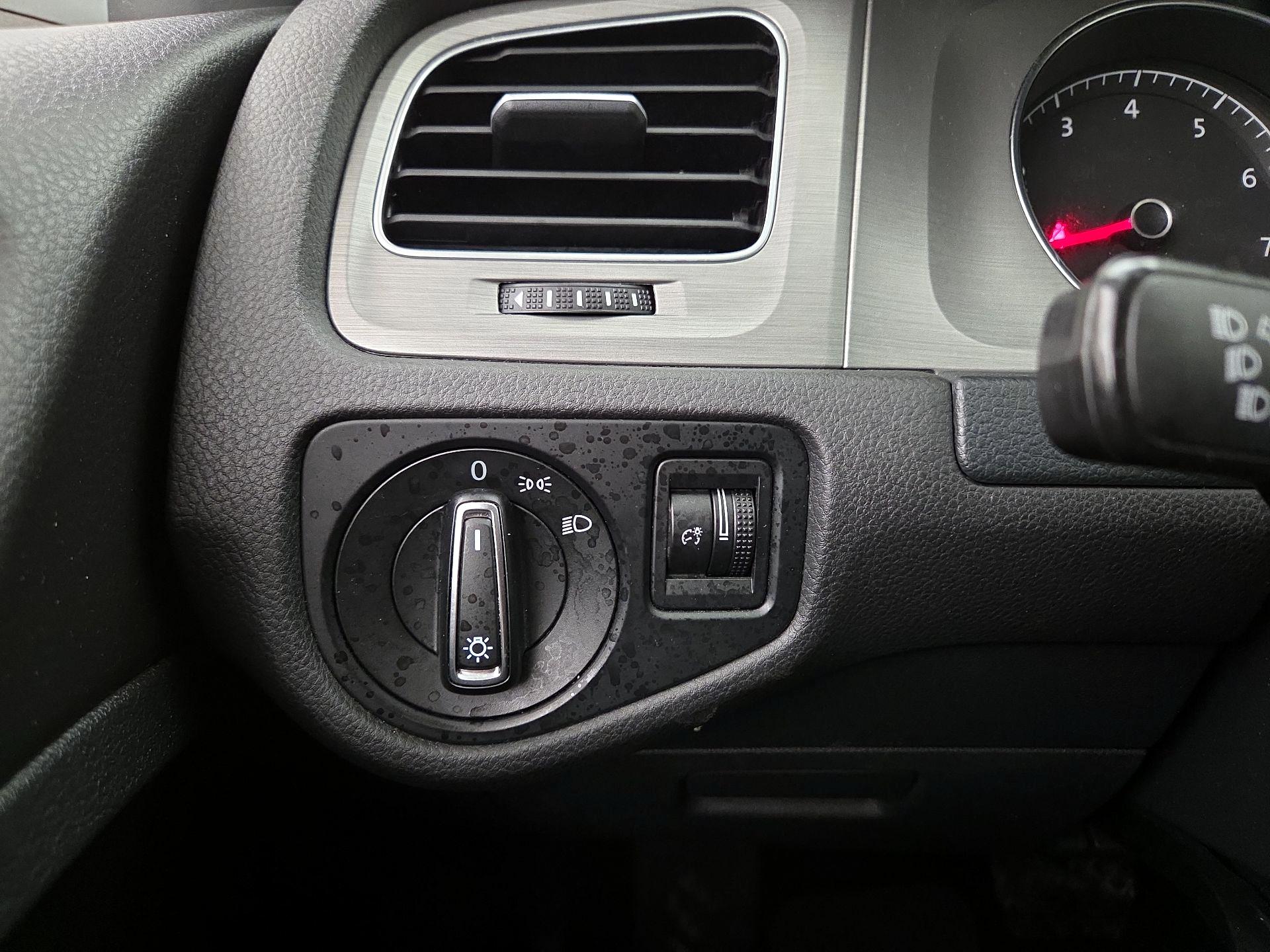 Thumbnail: 2015 Volkswagen Golf - 13