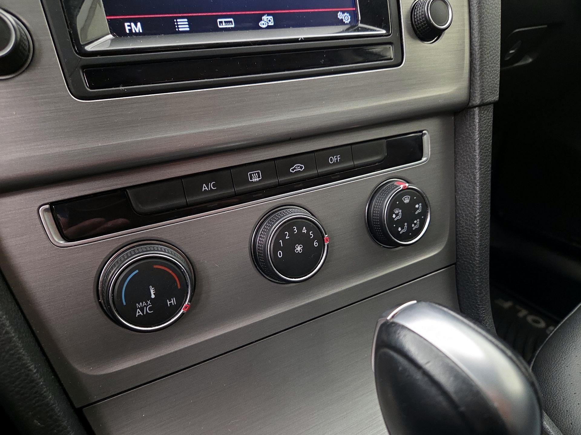 Thumbnail: 2015 Volkswagen Golf - 15