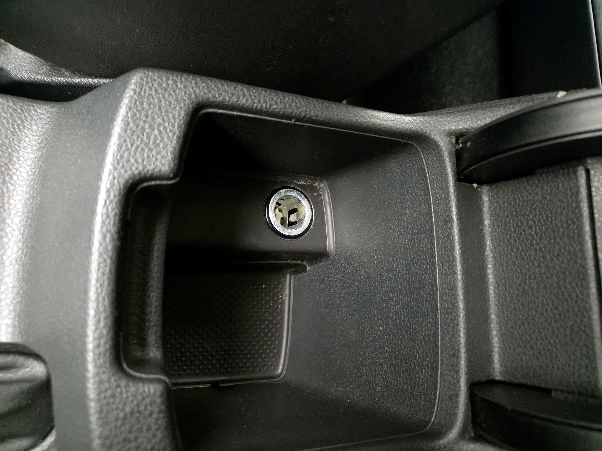 Thumbnail: 2015 Volkswagen Golf - 17