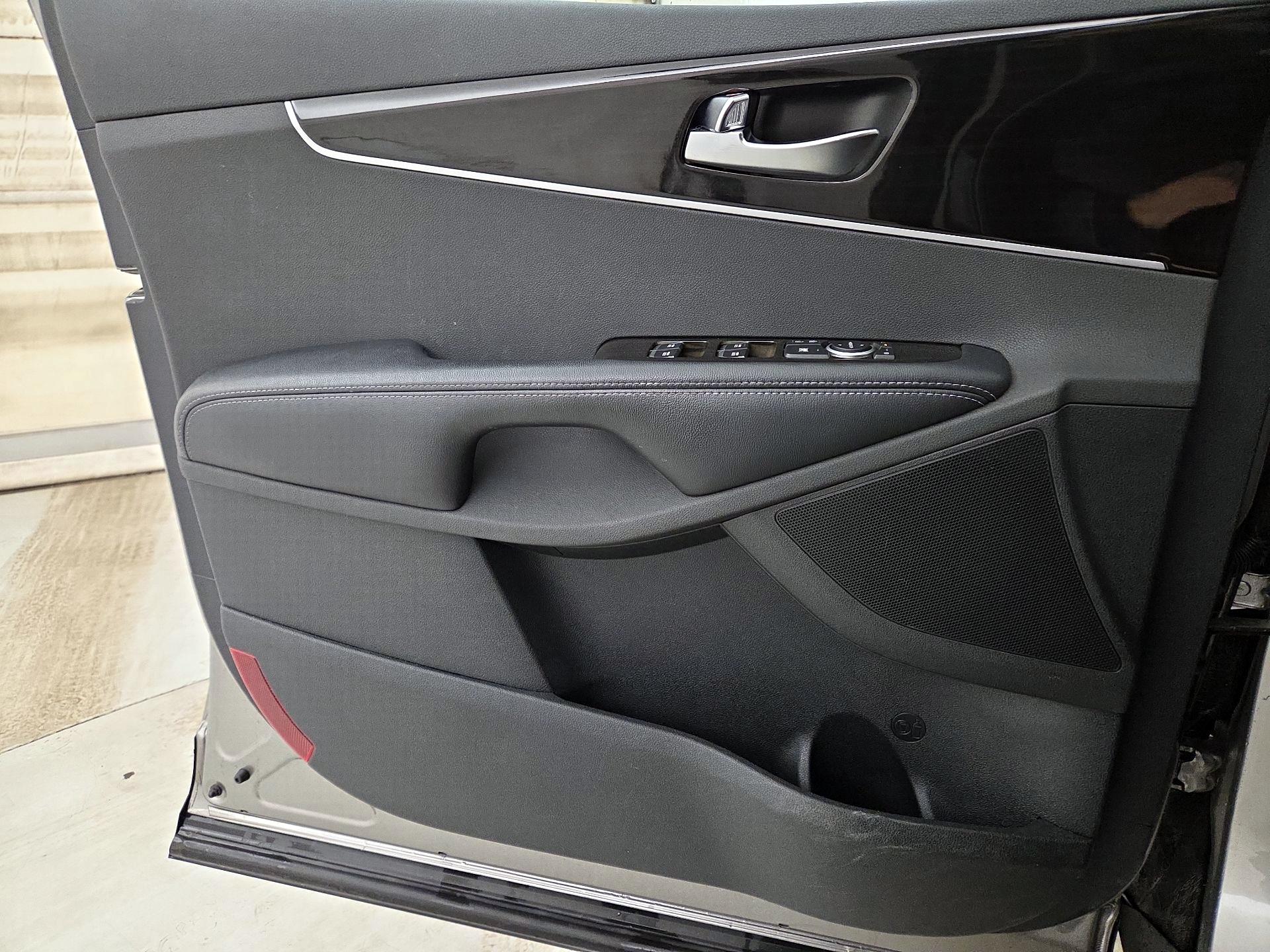 Thumbnail: 2019 Kia Sorento - 12