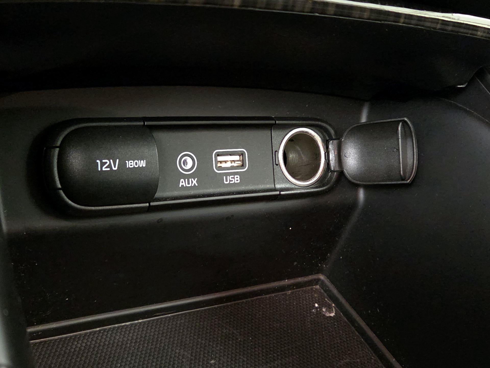 Thumbnail: 2019 Kia Sorento - 18