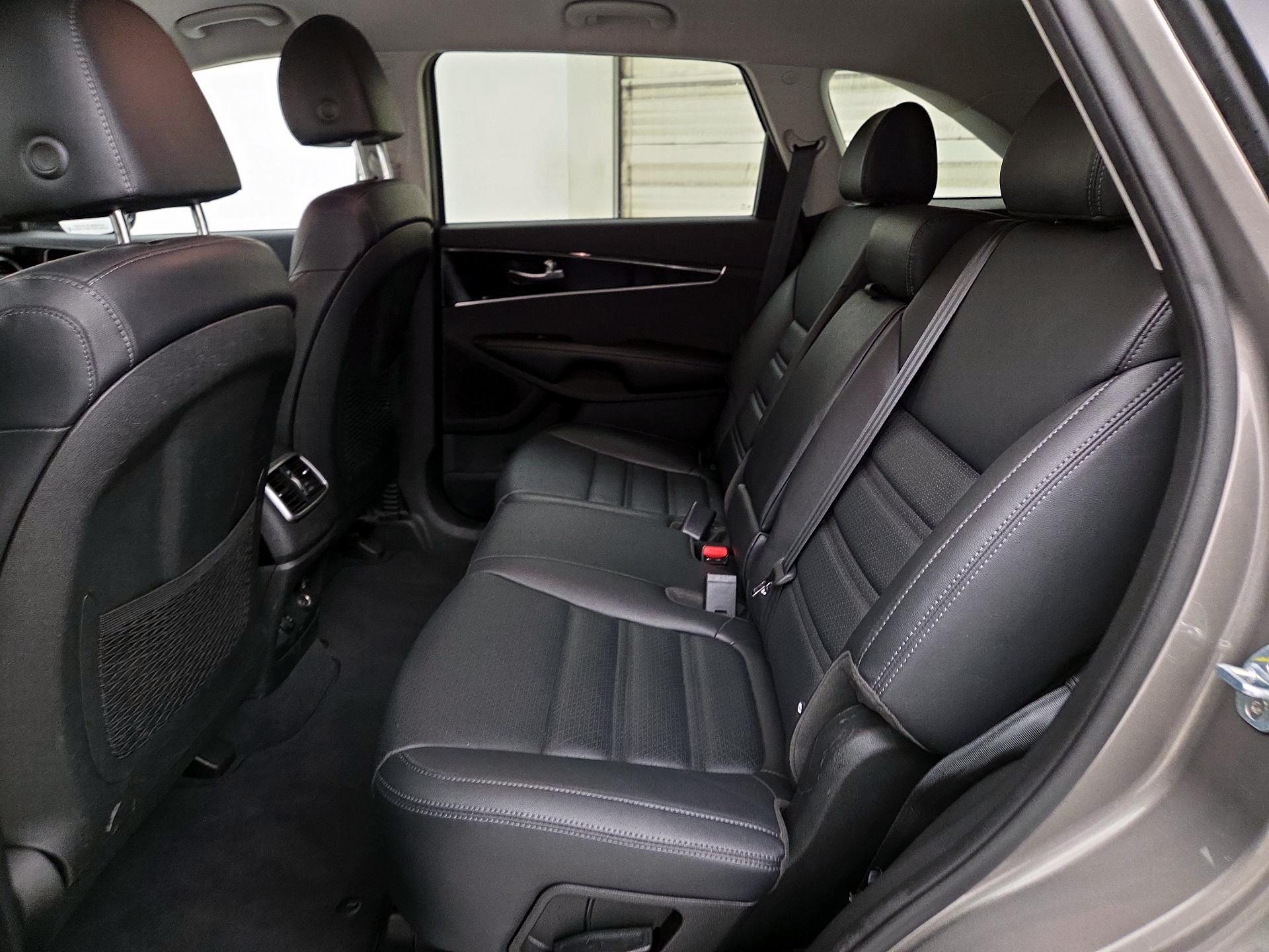 Thumbnail: 2019 Kia Sorento - 19