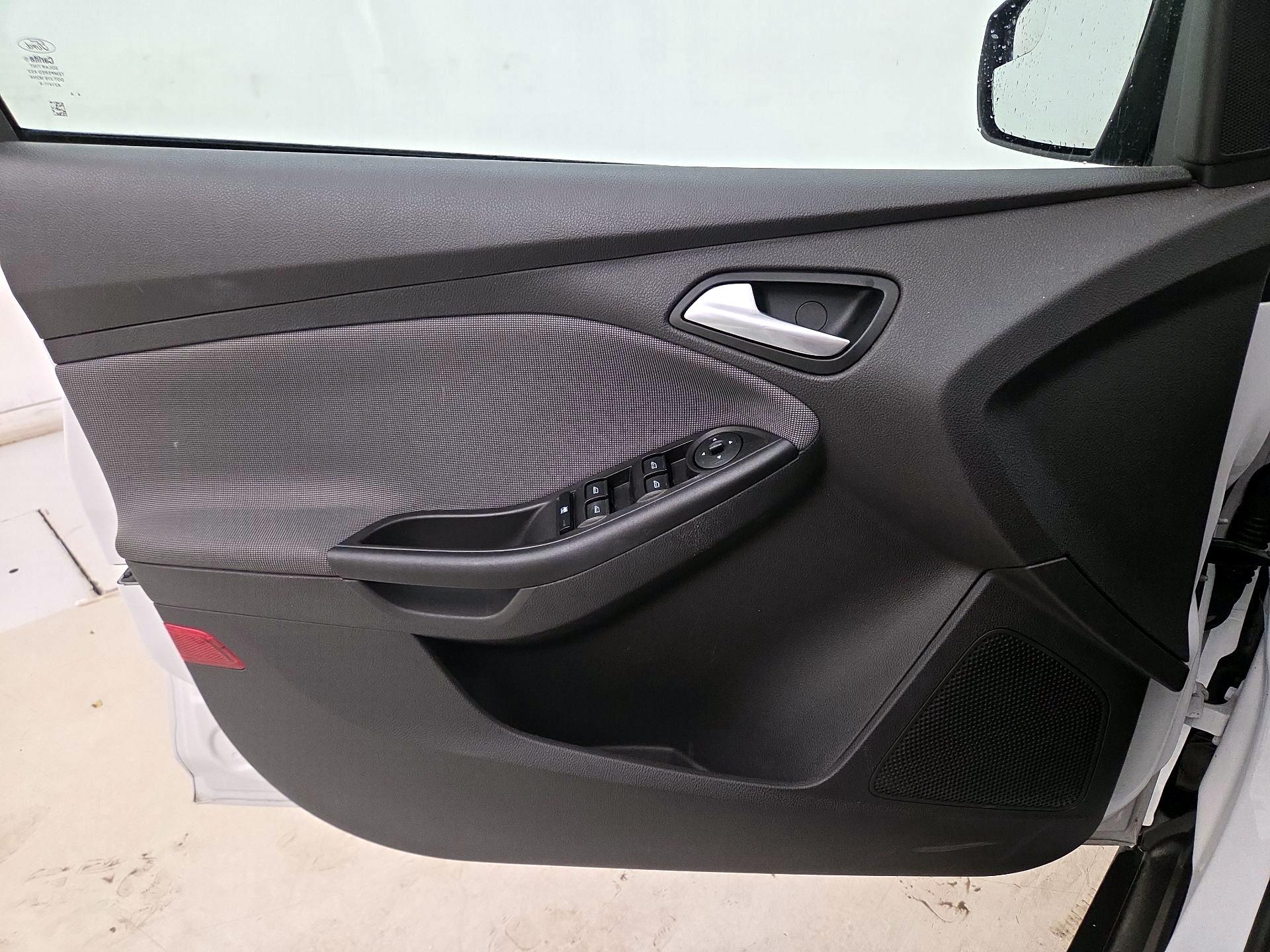 Thumbnail: 2014 Ford Focus - 12