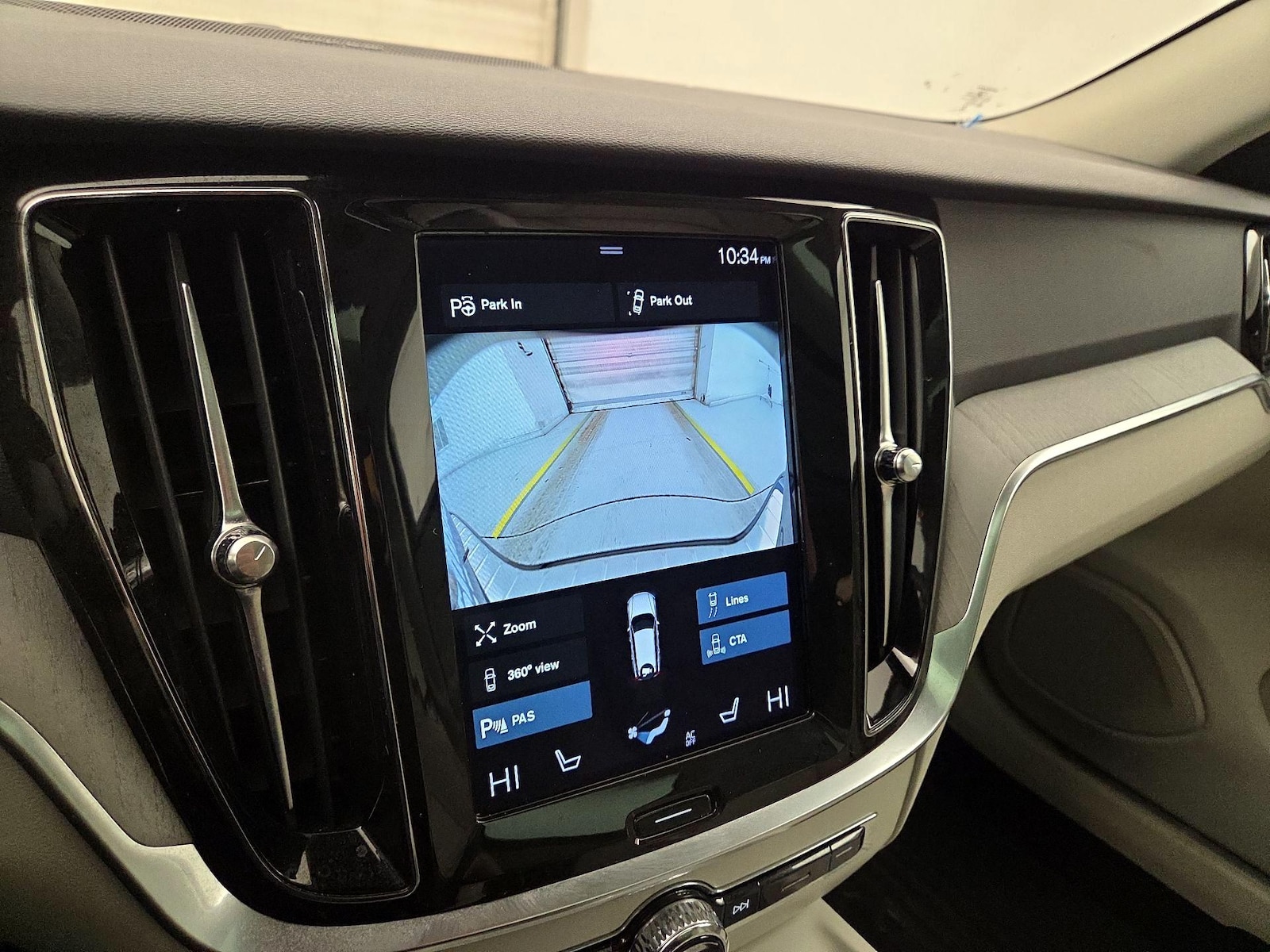 2022 Volvo V60 Cross Country Base - Photo 16