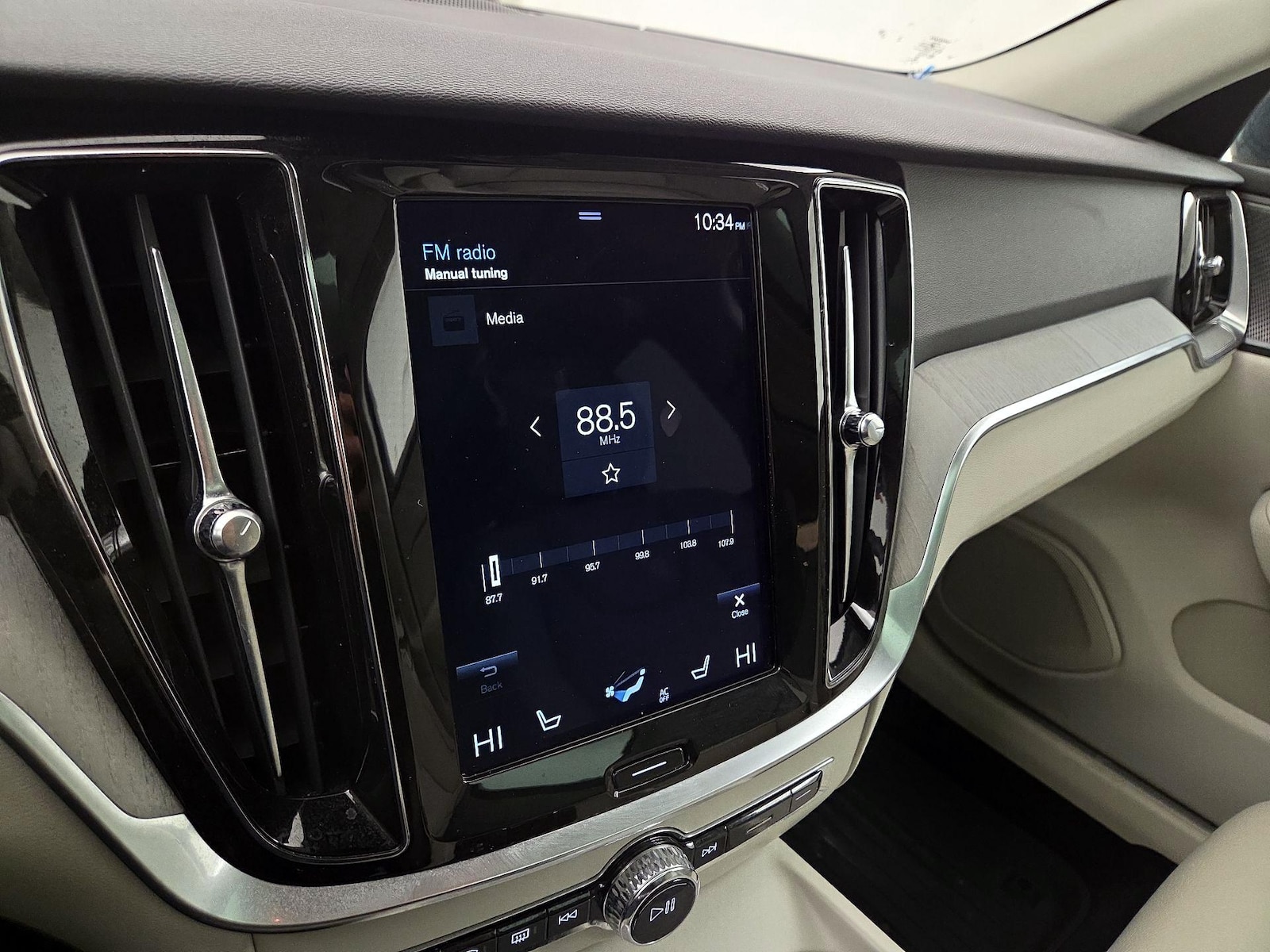 2022 Volvo V60 Cross Country Base - Photo 17