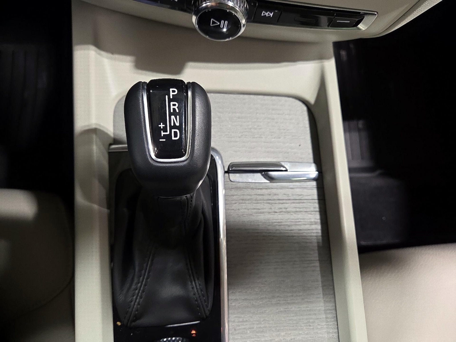 2022 Volvo V60 Cross Country Base - Photo 19