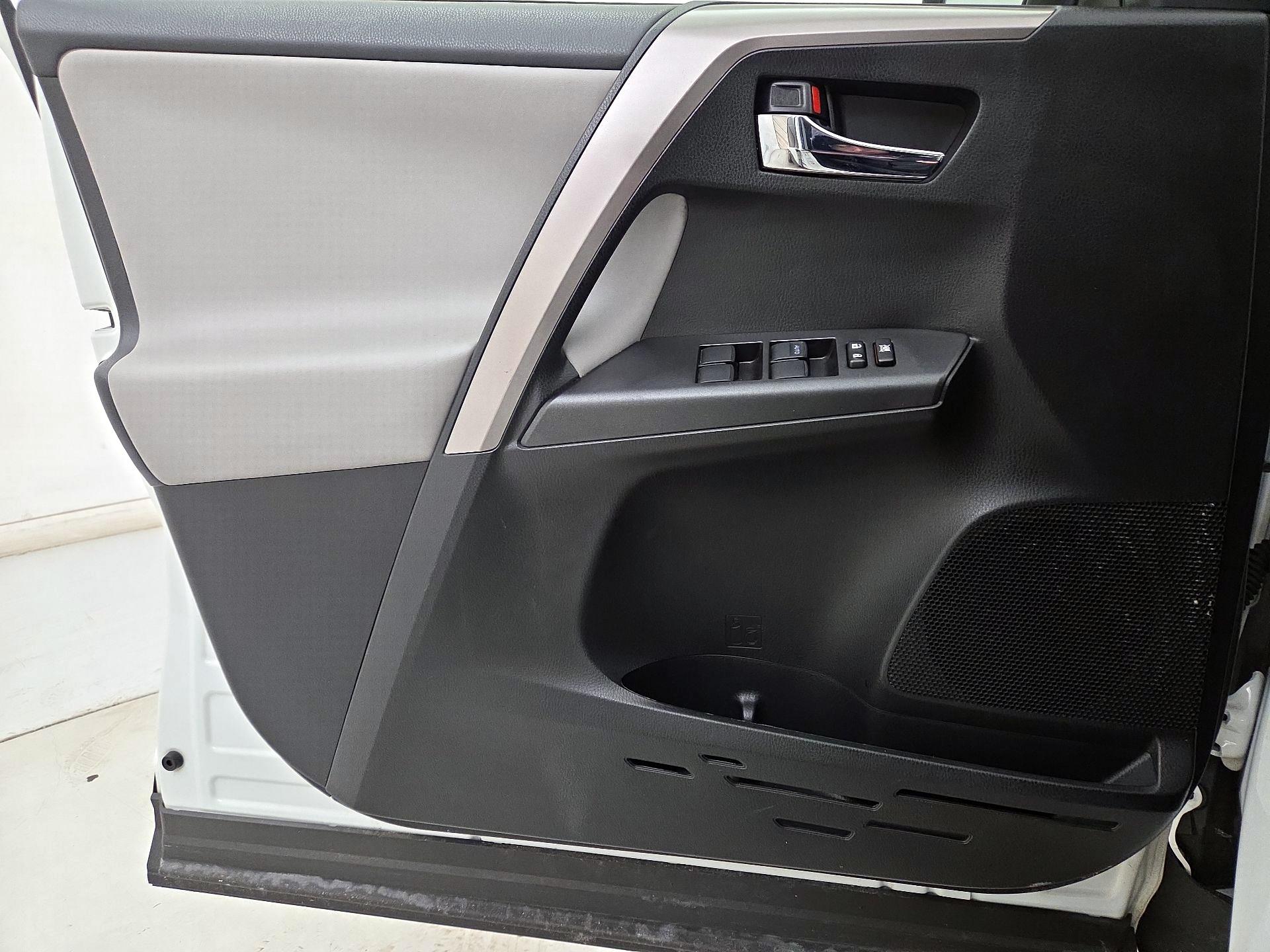 Thumbnail: 2018 Toyota RAV4 - 12