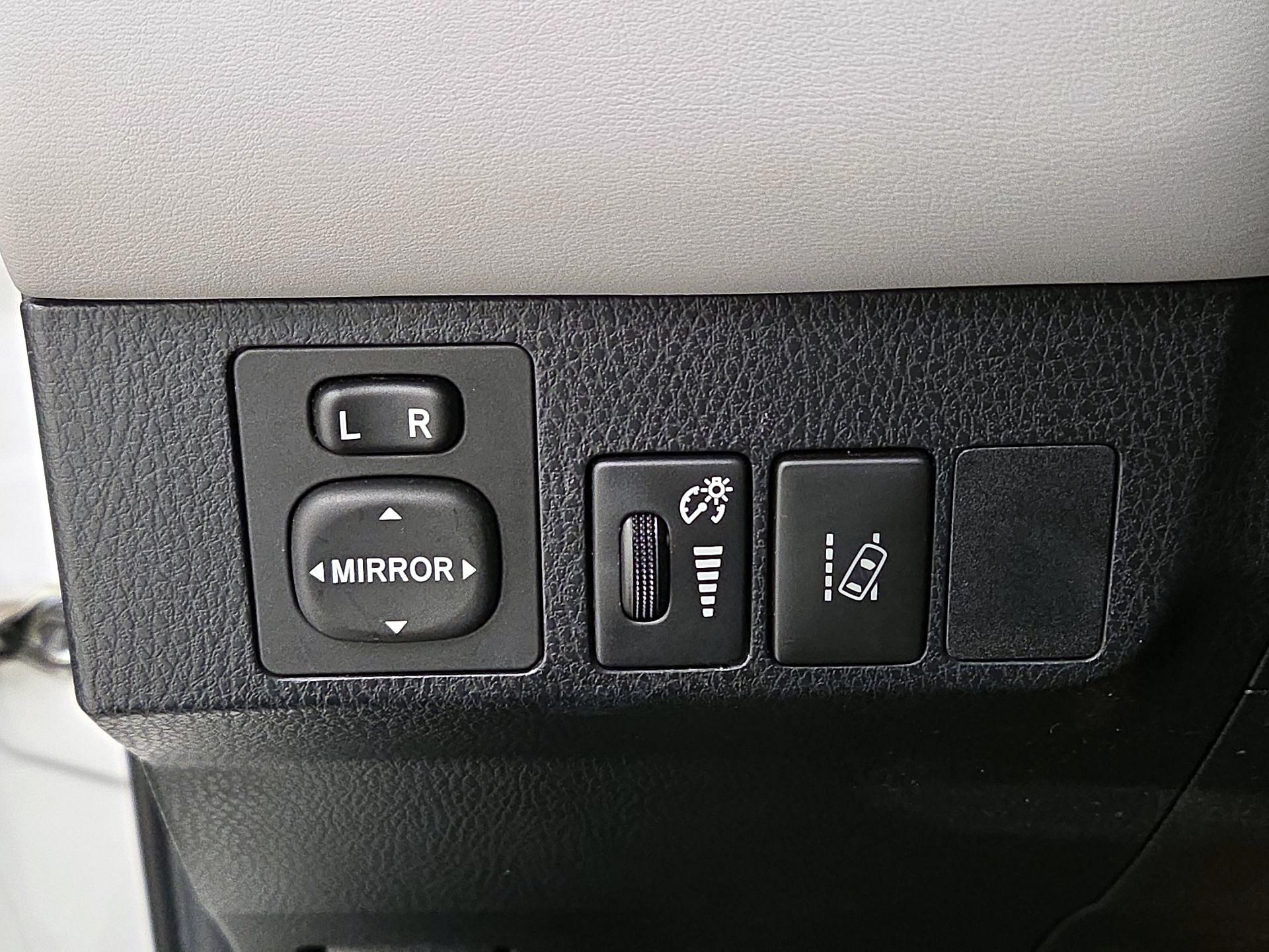 Thumbnail: 2018 Toyota RAV4 - 13