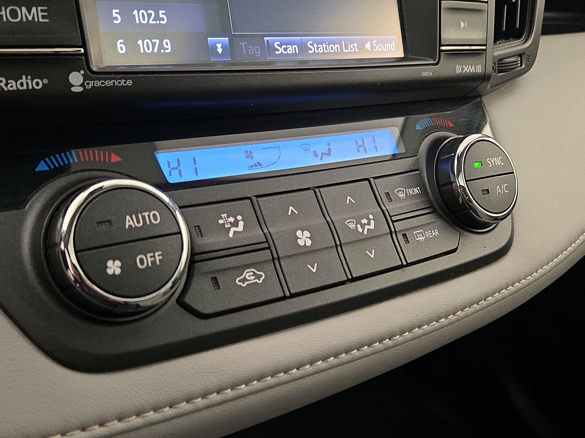 Thumbnail: 2018 Toyota RAV4 - 16