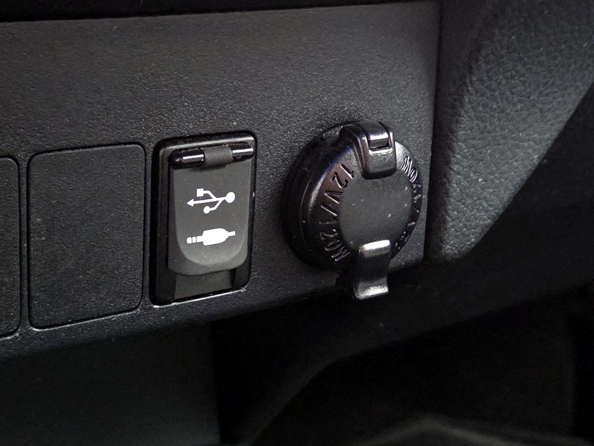 Thumbnail: 2018 Toyota RAV4 - 18