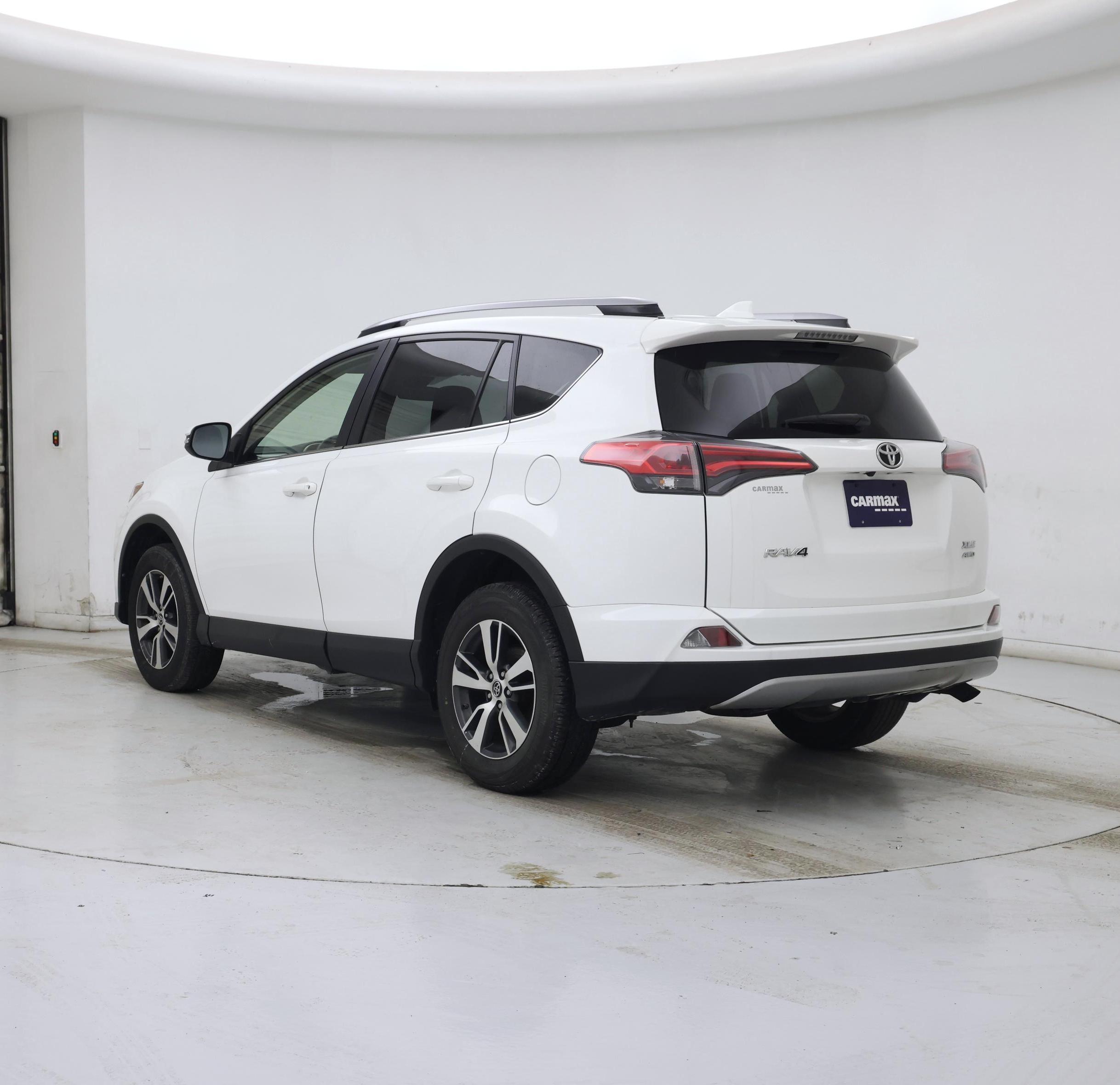 Thumbnail: 2018 Toyota RAV4 - 2