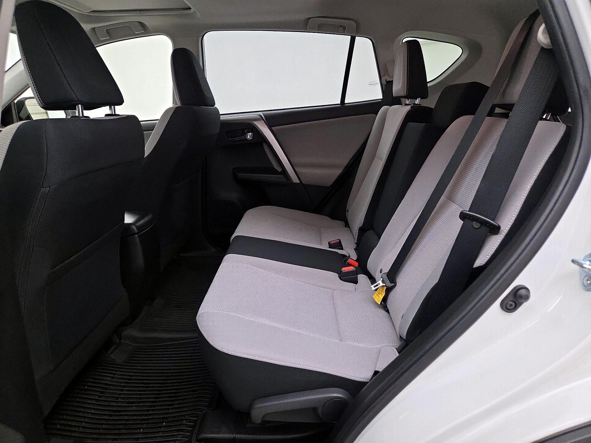 Thumbnail: 2018 Toyota RAV4 - 20