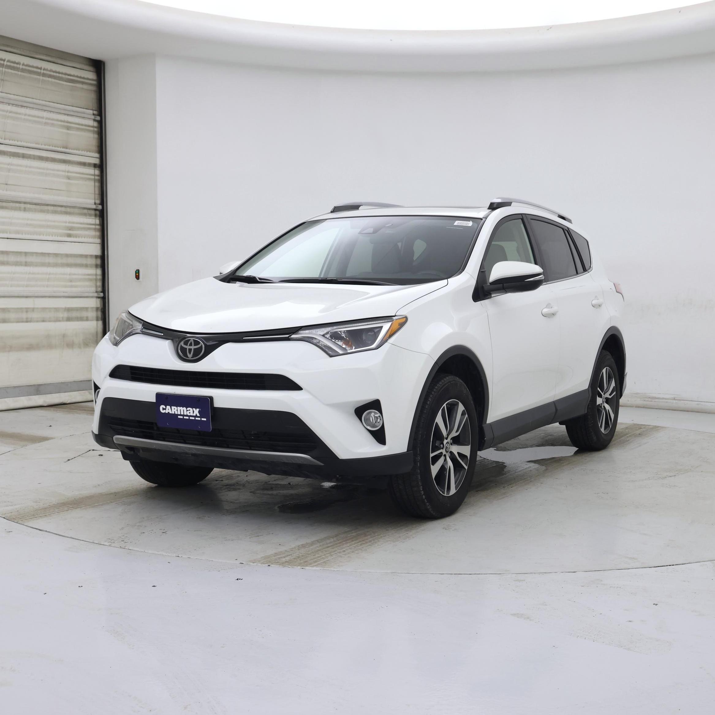 Thumbnail: 2018 Toyota RAV4 - 4