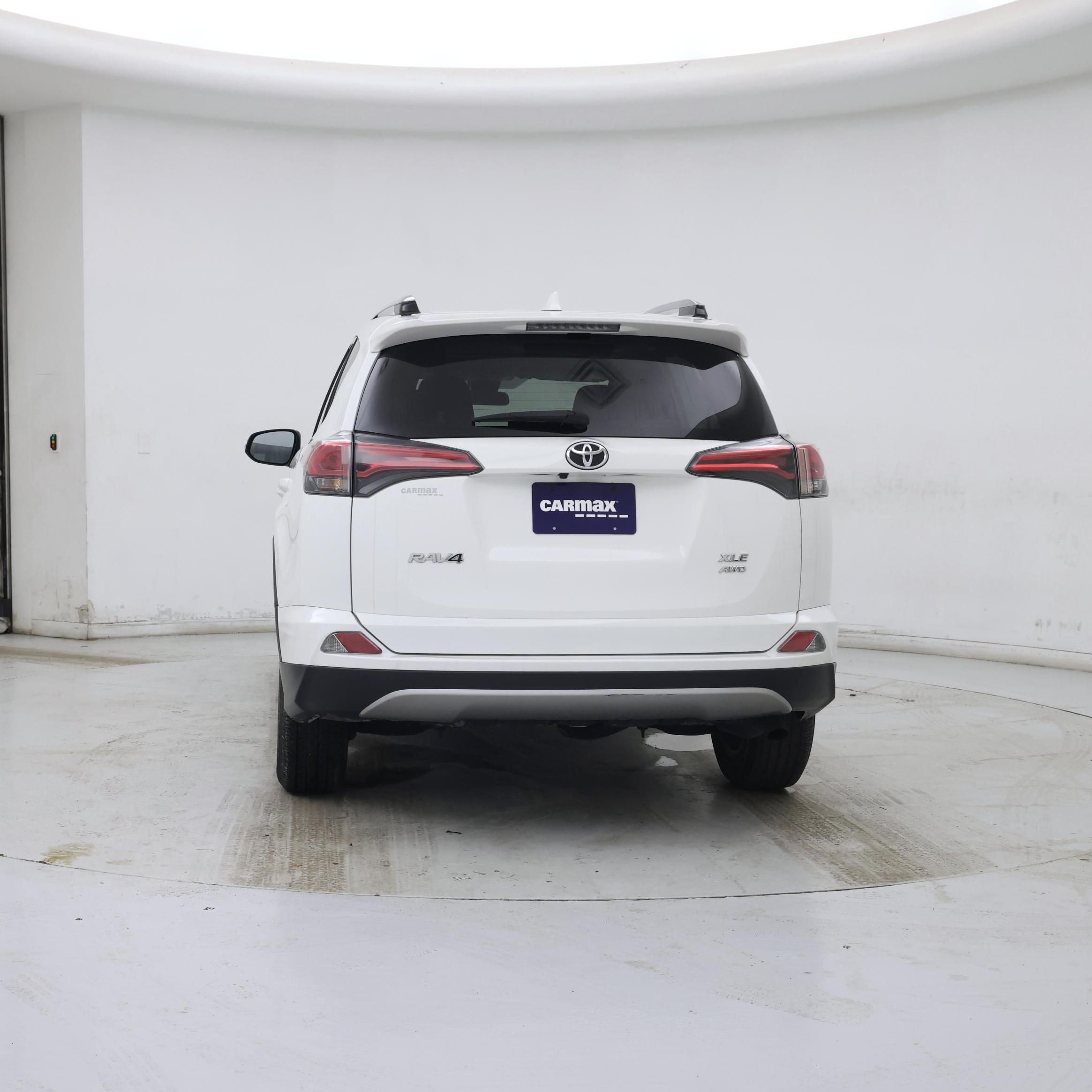 Thumbnail: 2018 Toyota RAV4 - 6