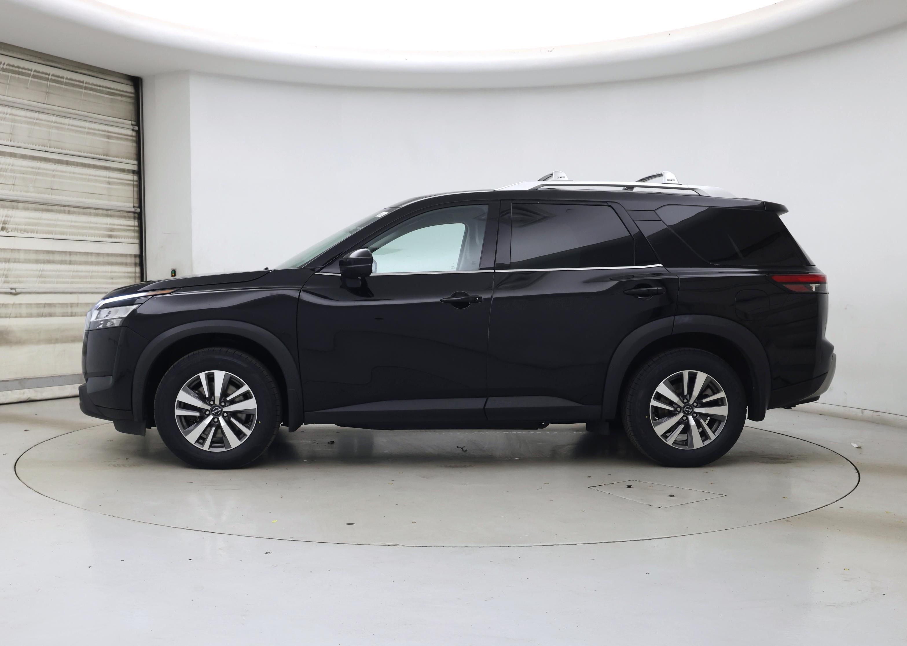 Thumbnail: 2022 Nissan Pathfinder - 3