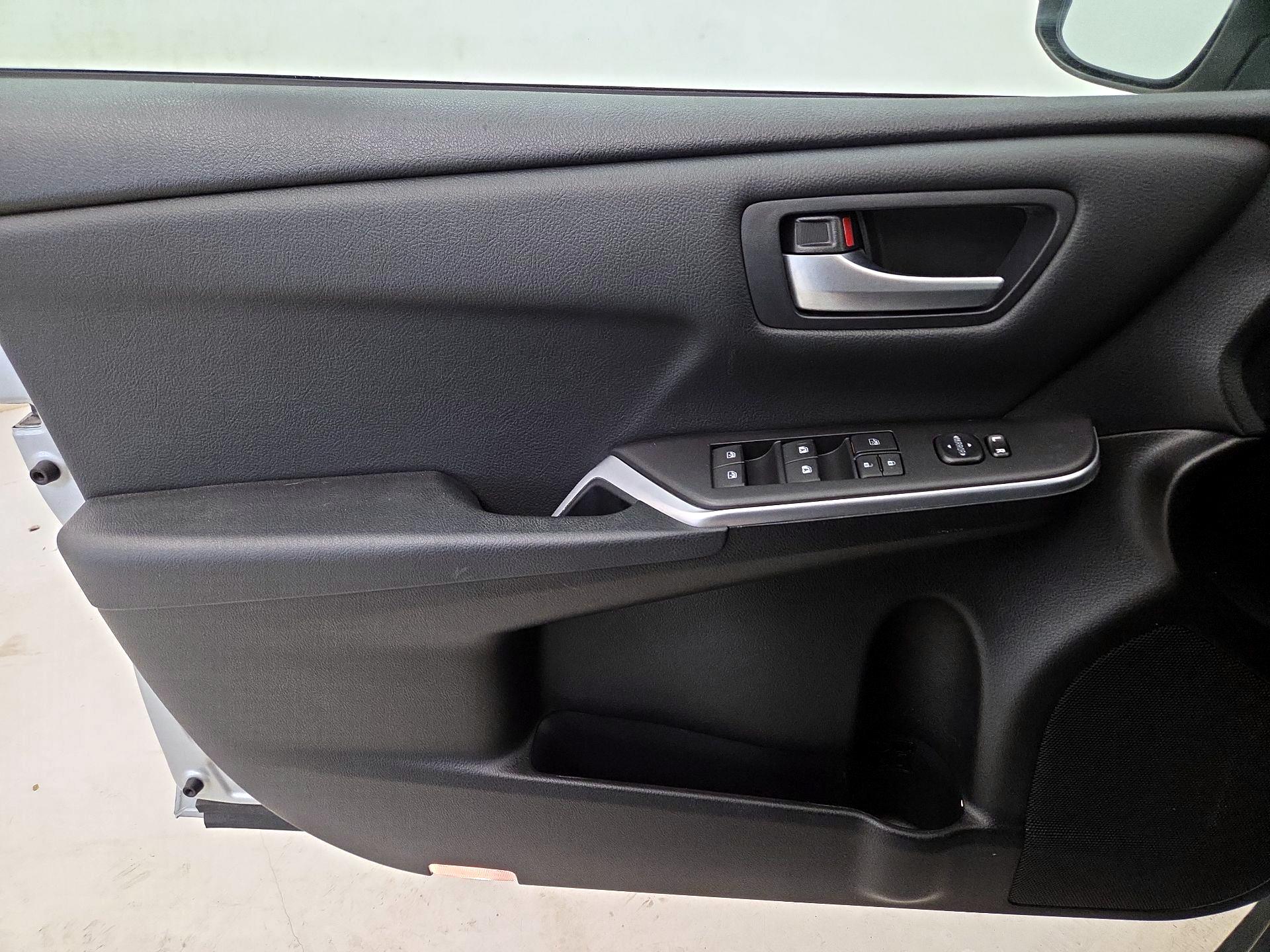 Thumbnail: 2016 Toyota Camry - 12