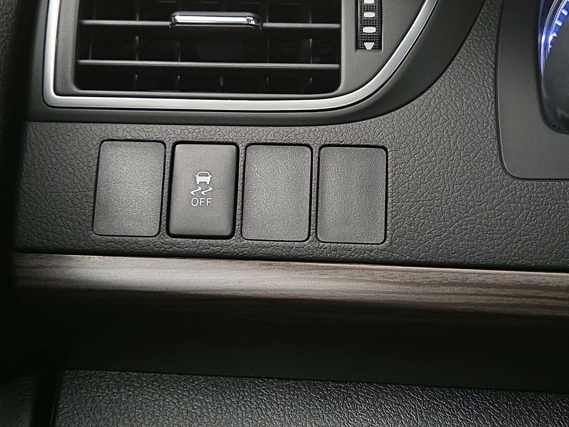 Thumbnail: 2016 Toyota Camry - 13