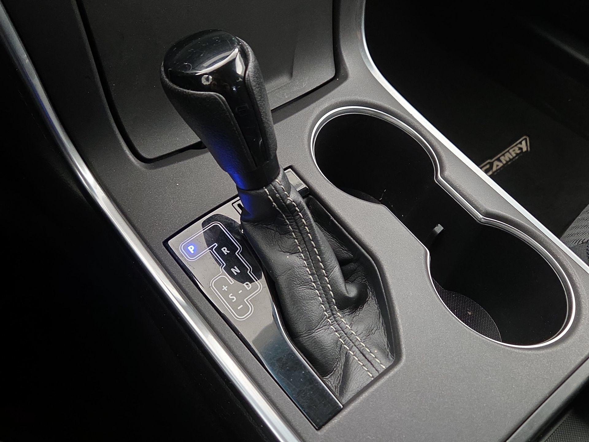 Thumbnail: 2016 Toyota Camry - 17