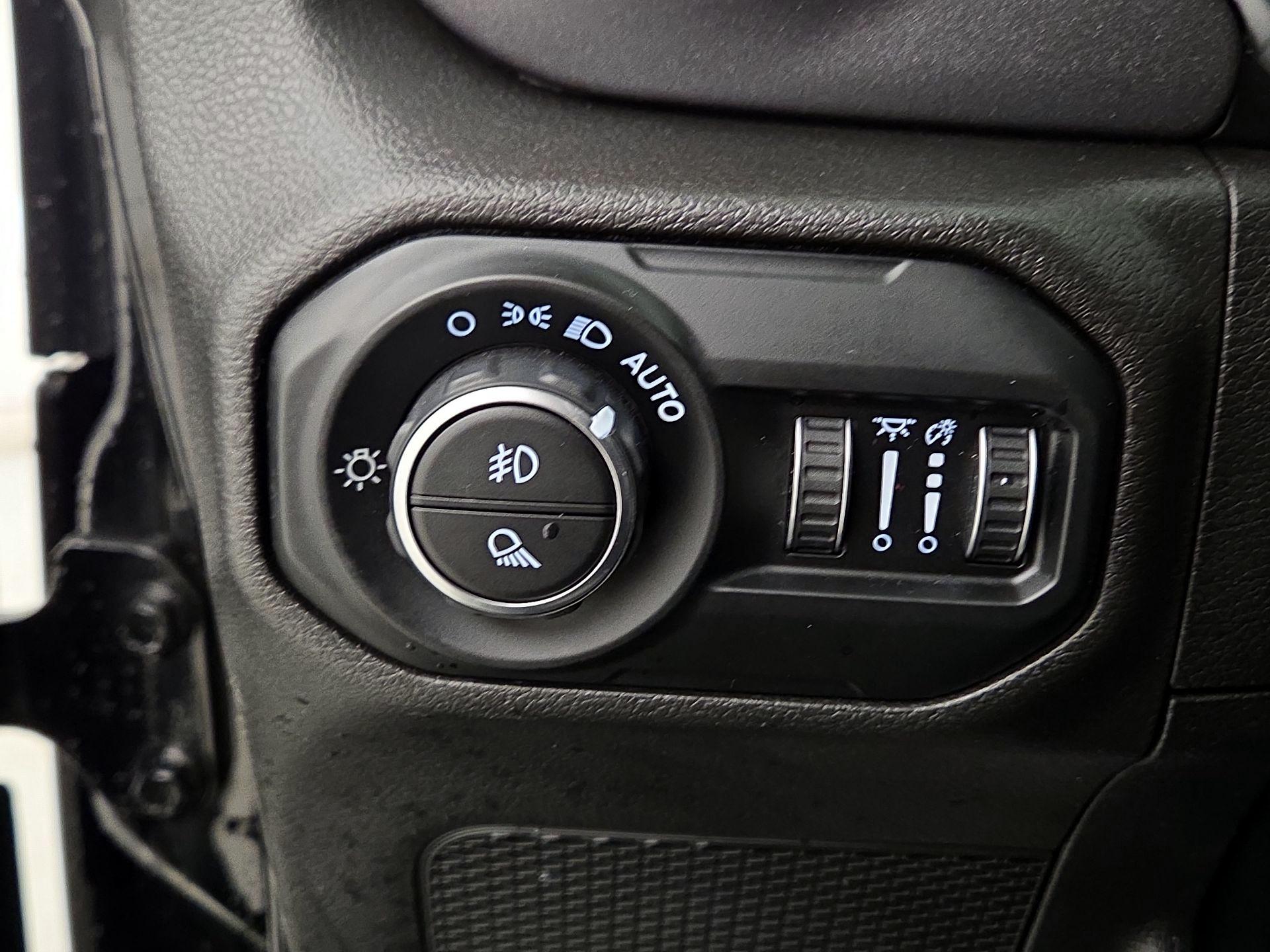 Thumbnail: 2021 Jeep Gladiator - 13