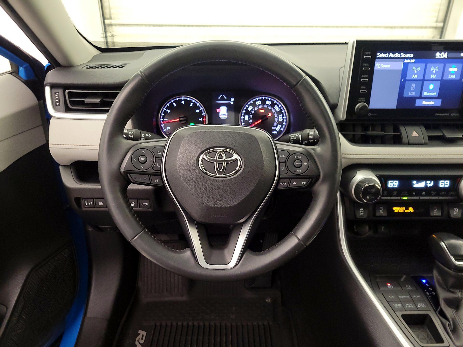 Thumbnail: 2020 Toyota RAV4 - 10