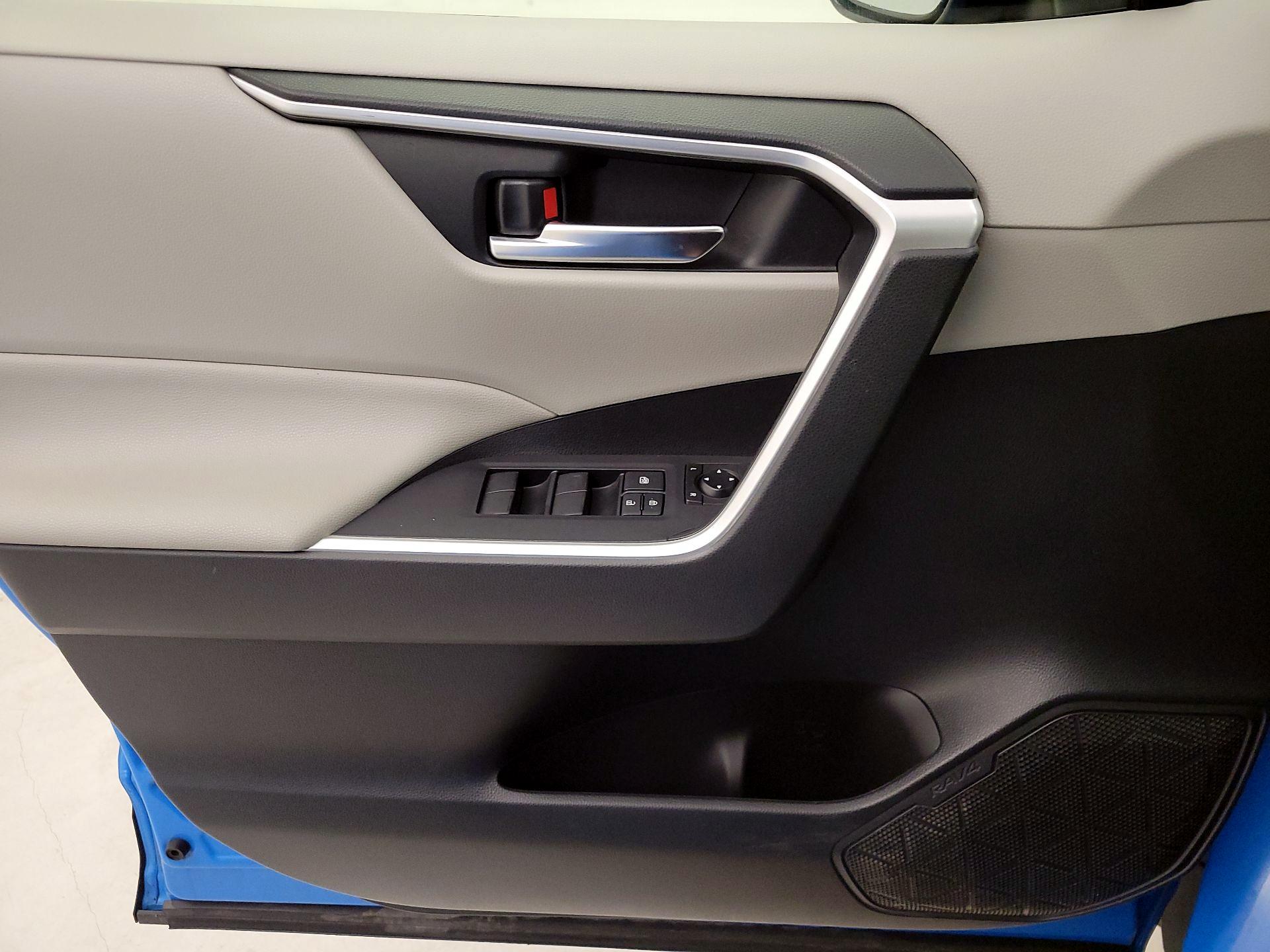 Thumbnail: 2020 Toyota RAV4 - 12