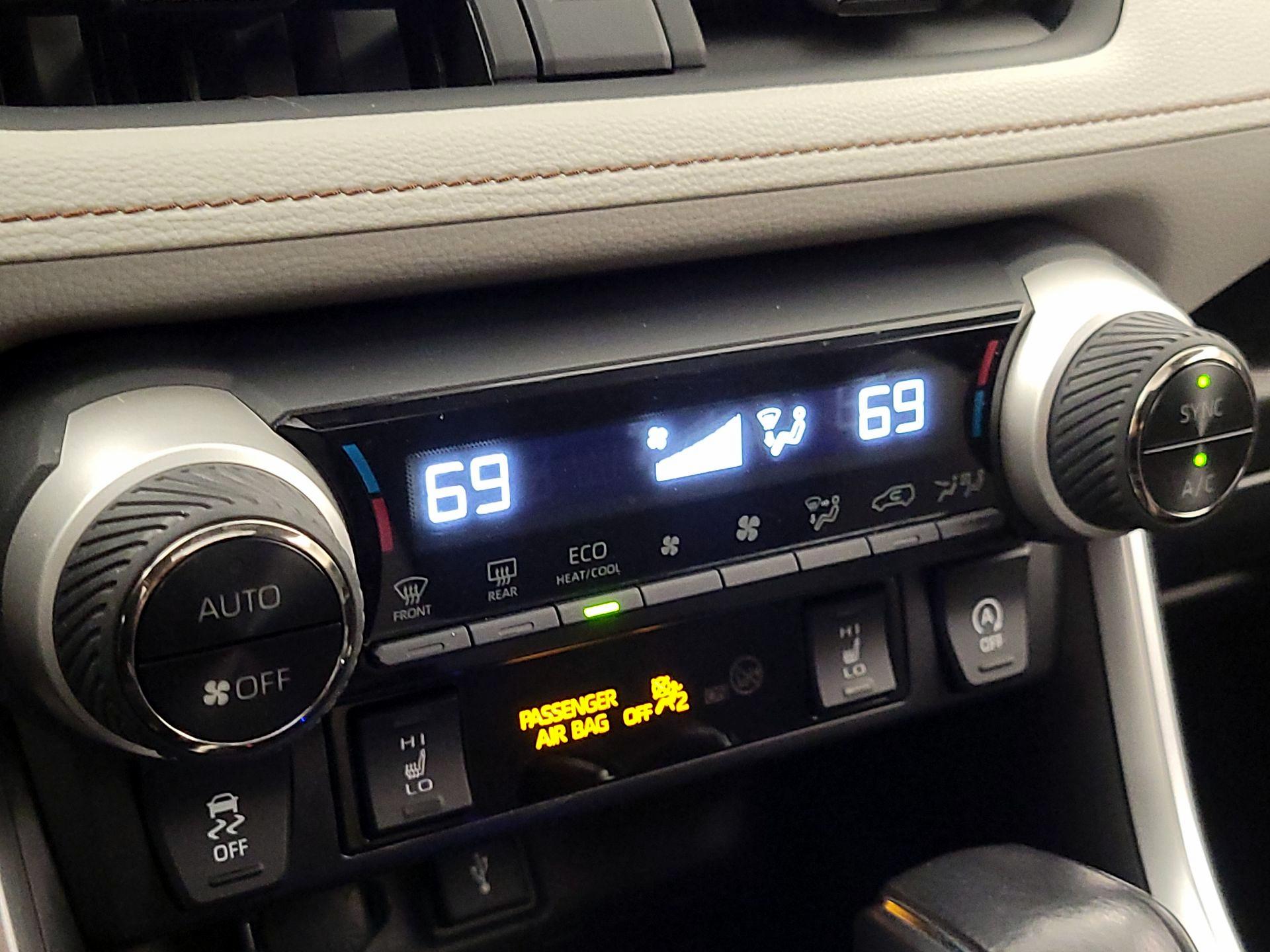 Thumbnail: 2020 Toyota RAV4 - 16