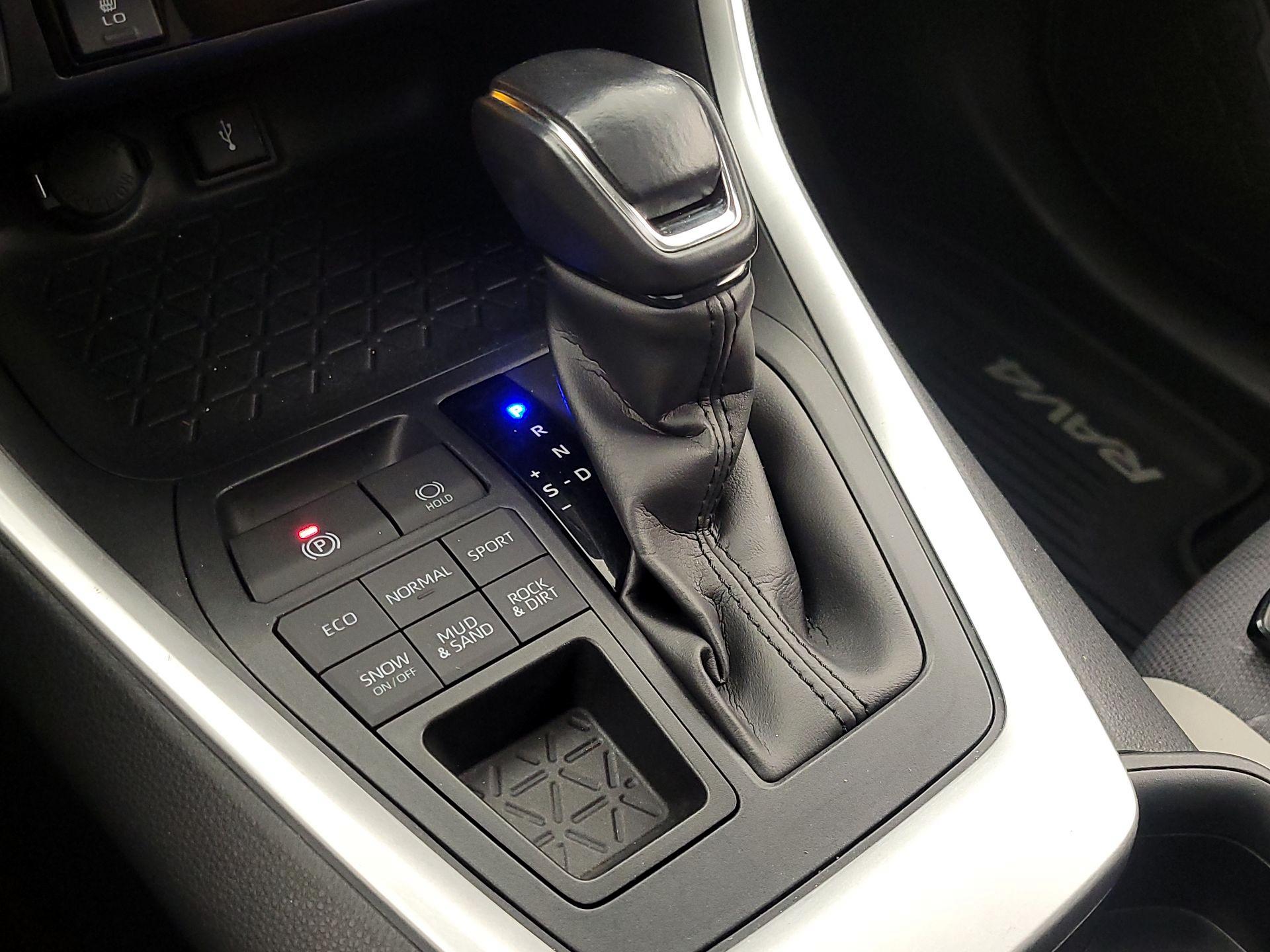 Thumbnail: 2020 Toyota RAV4 - 17