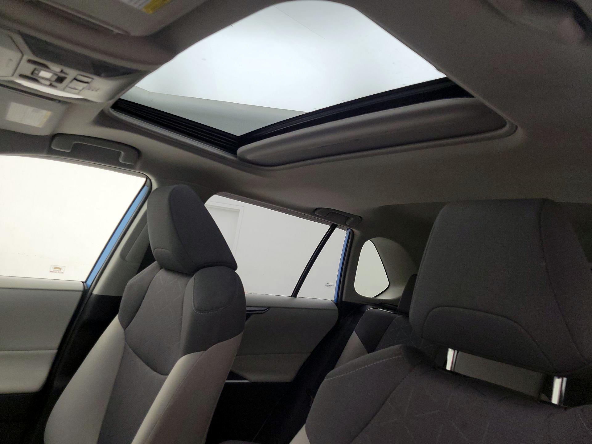 Thumbnail: 2020 Toyota RAV4 - 19