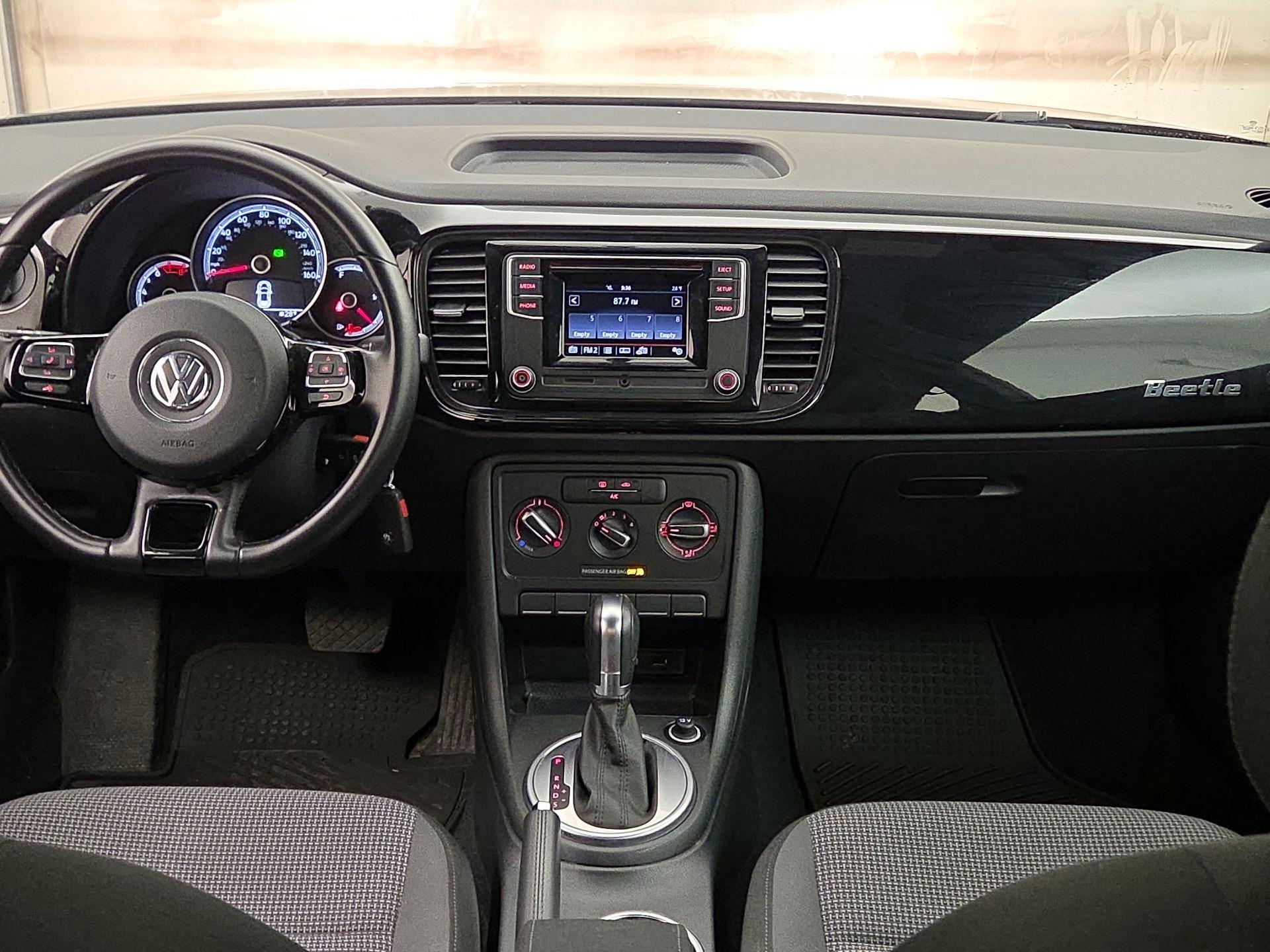 Thumbnail: 2018 Volkswagen Beetle - 9