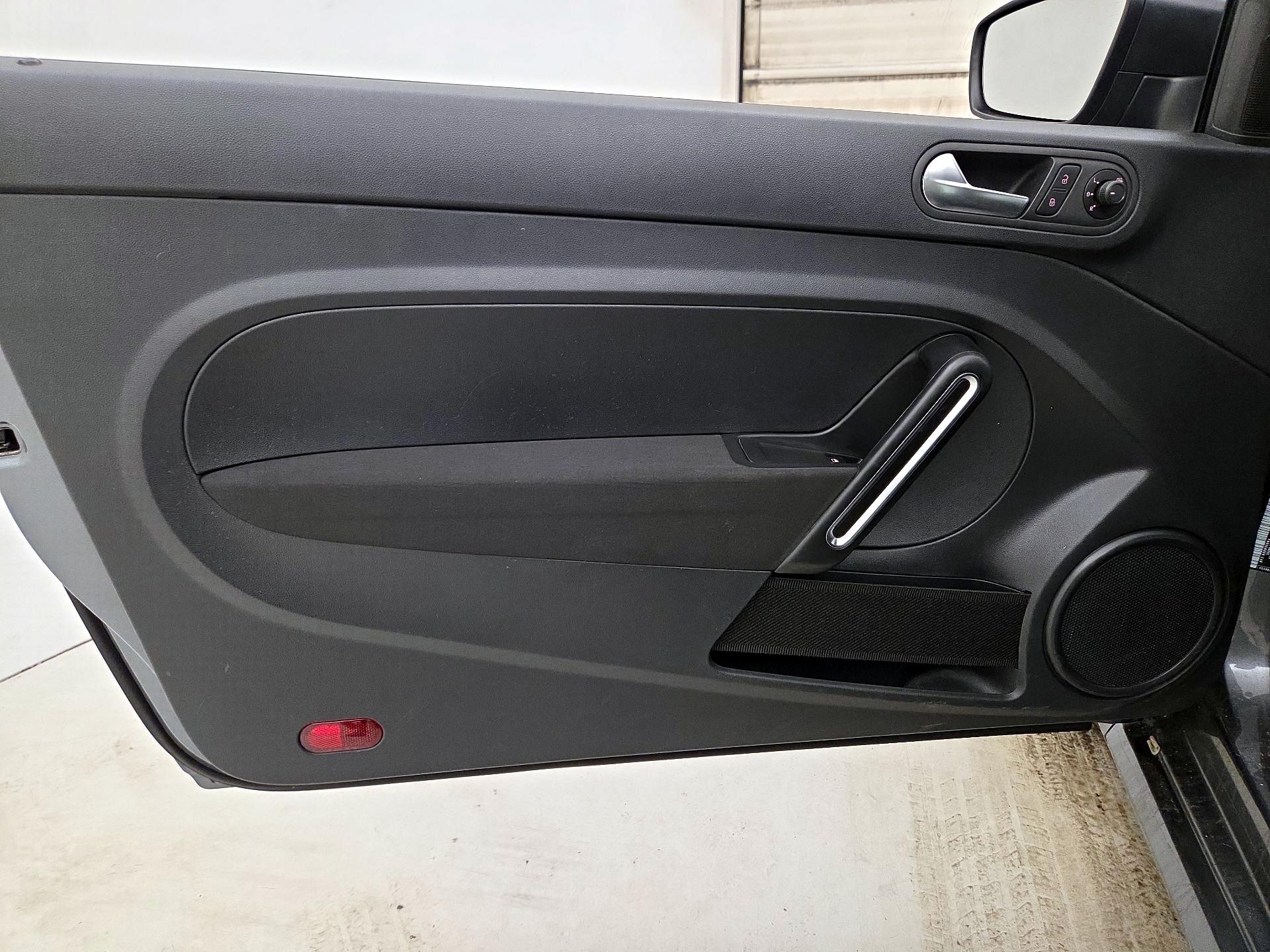 Thumbnail: 2018 Volkswagen Beetle - 12