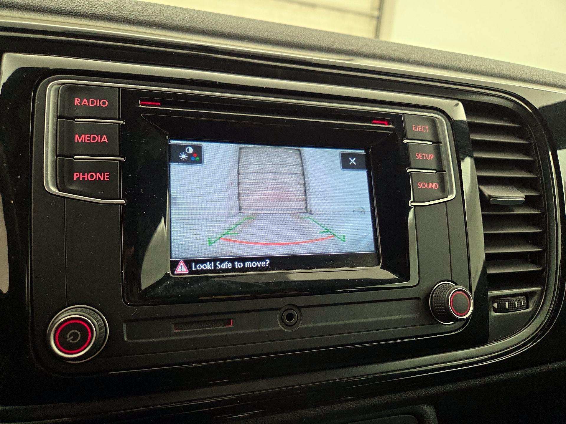 Thumbnail: 2018 Volkswagen Beetle - 14