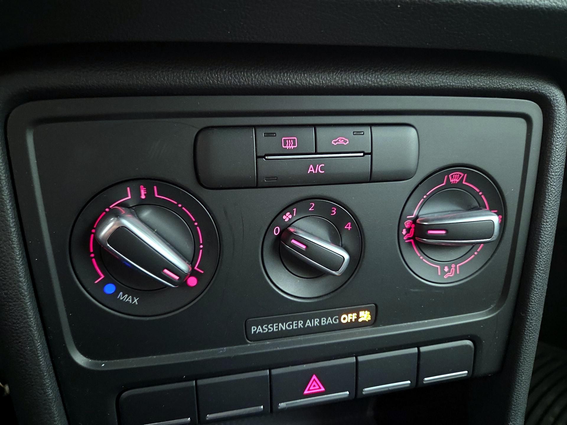 Thumbnail: 2018 Volkswagen Beetle - 16