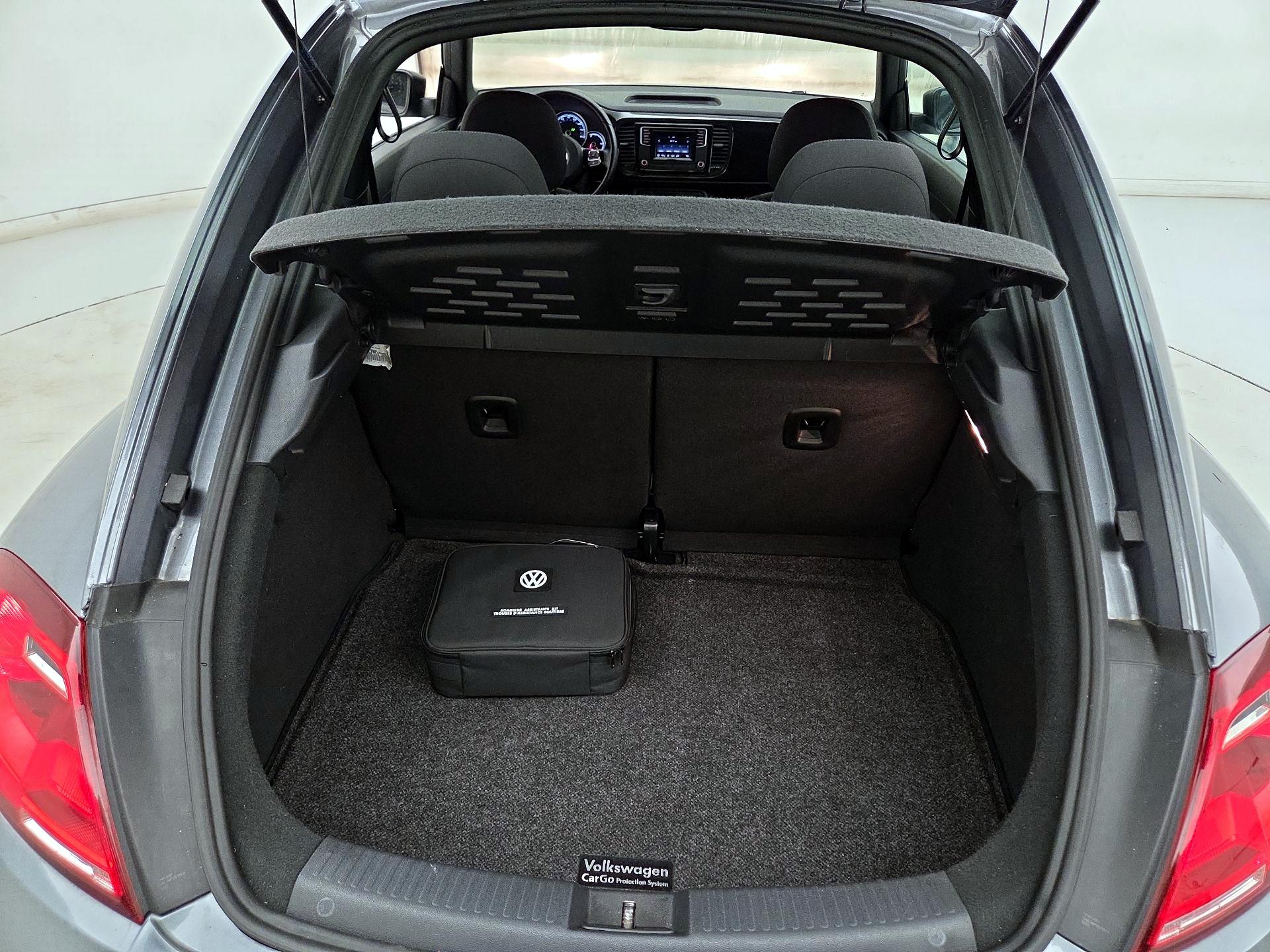 Thumbnail: 2018 Volkswagen Beetle - 20