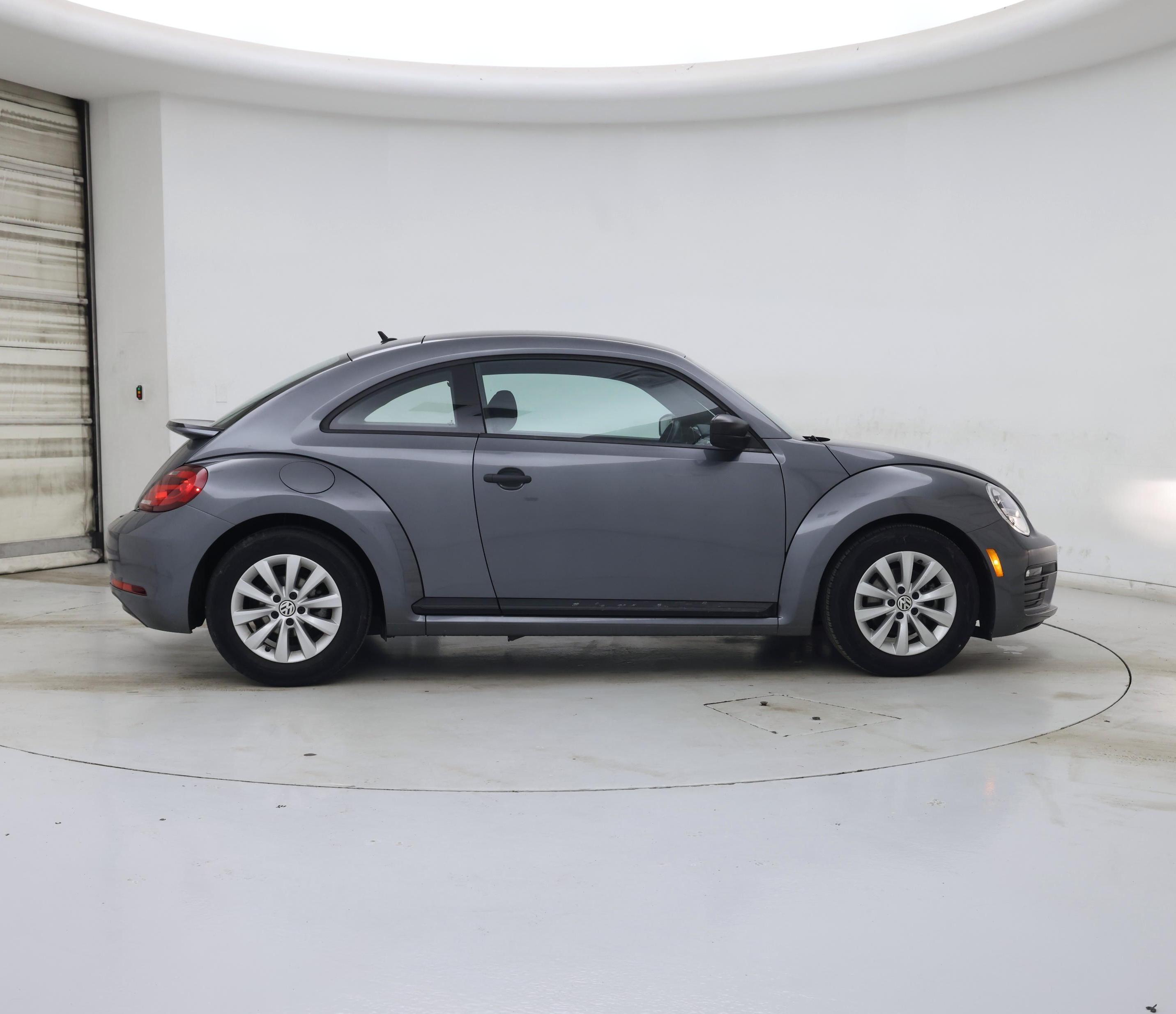 Thumbnail: 2018 Volkswagen Beetle - 7