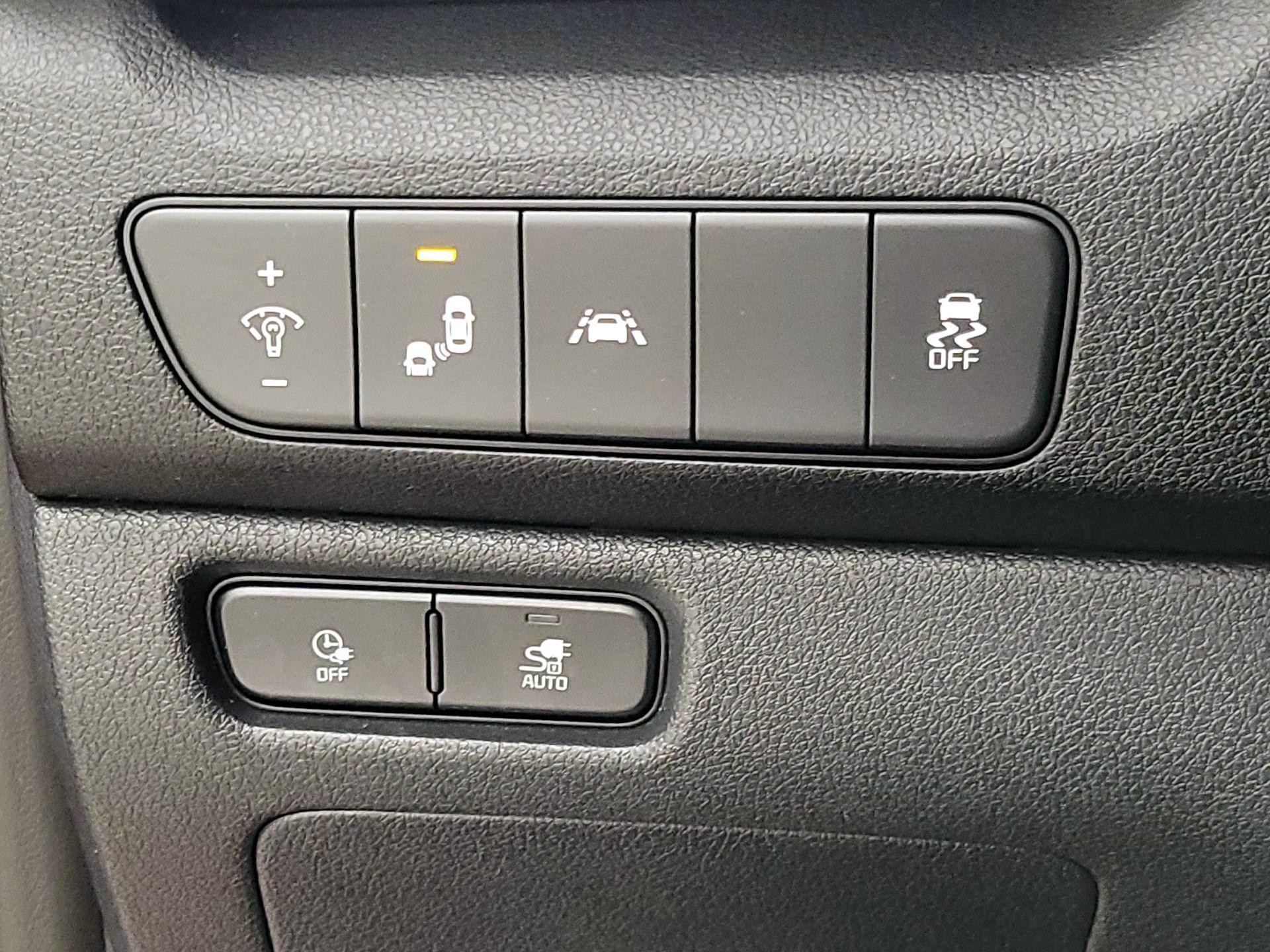 Thumbnail: 2021 Kia Niro - 13