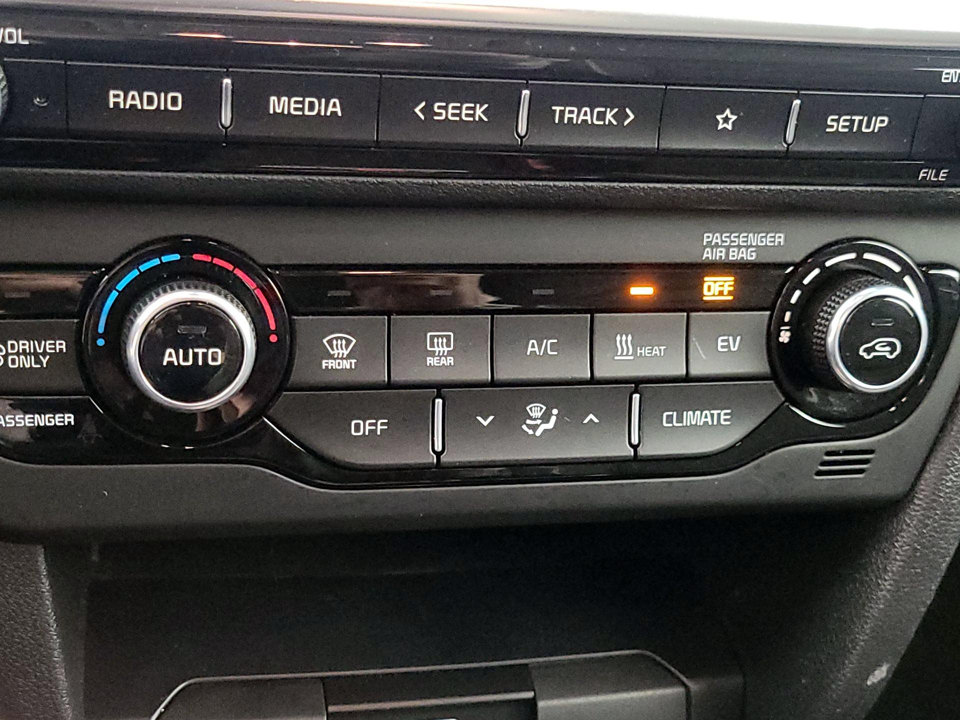 Thumbnail: 2021 Kia Niro - 16