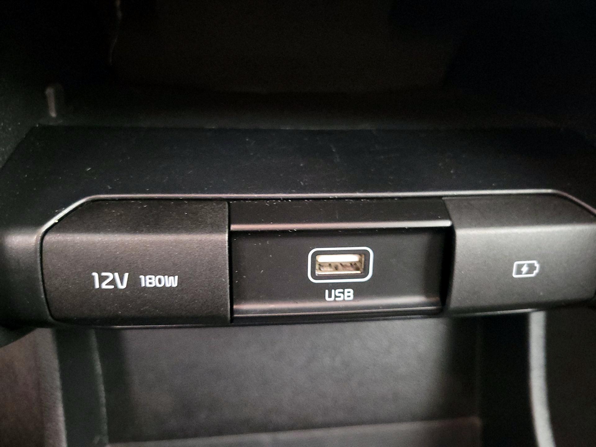 Thumbnail: 2021 Kia Niro - 18