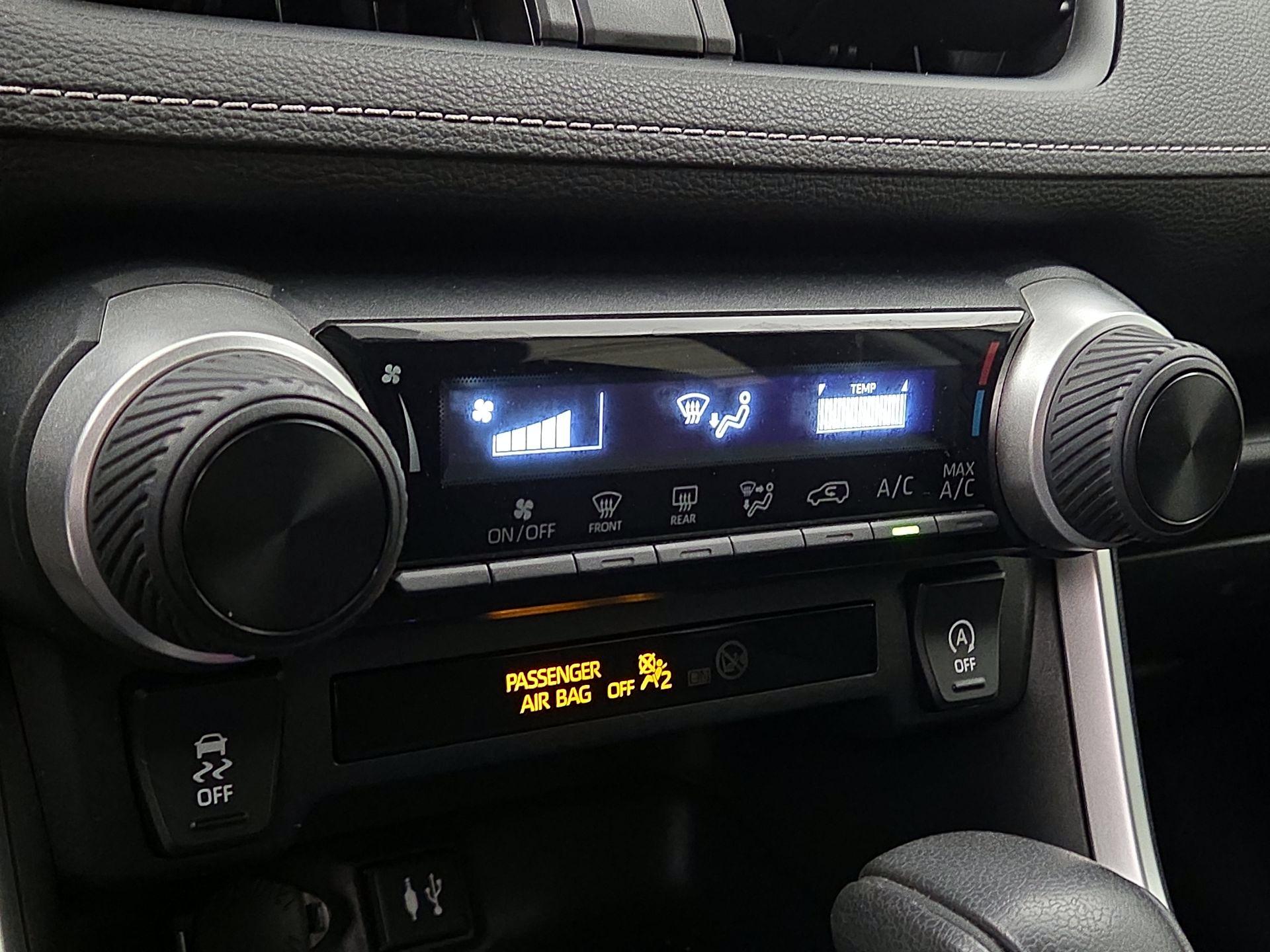 Thumbnail: 2019 Toyota RAV4 - 16