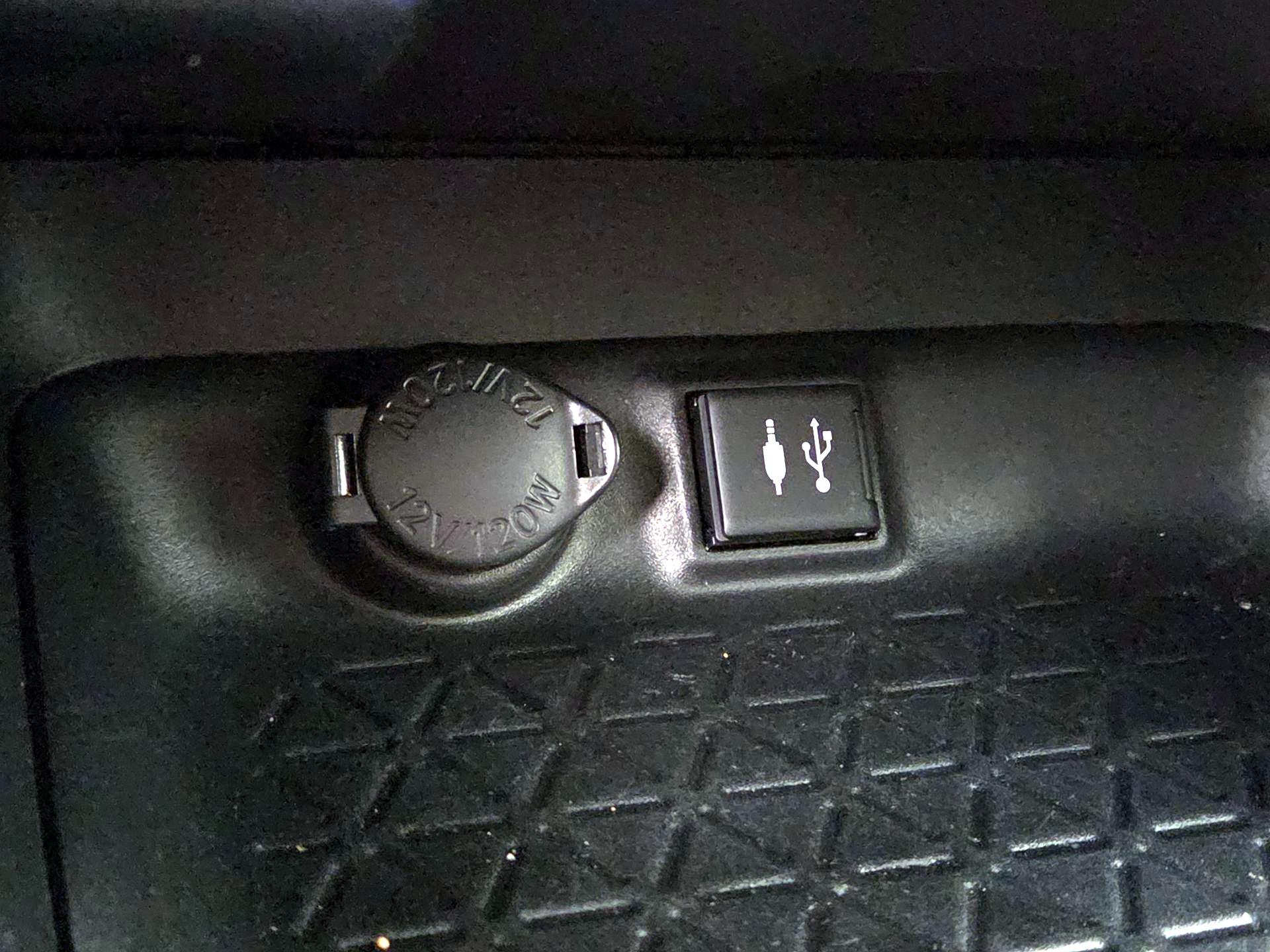 Thumbnail: 2019 Toyota RAV4 - 18