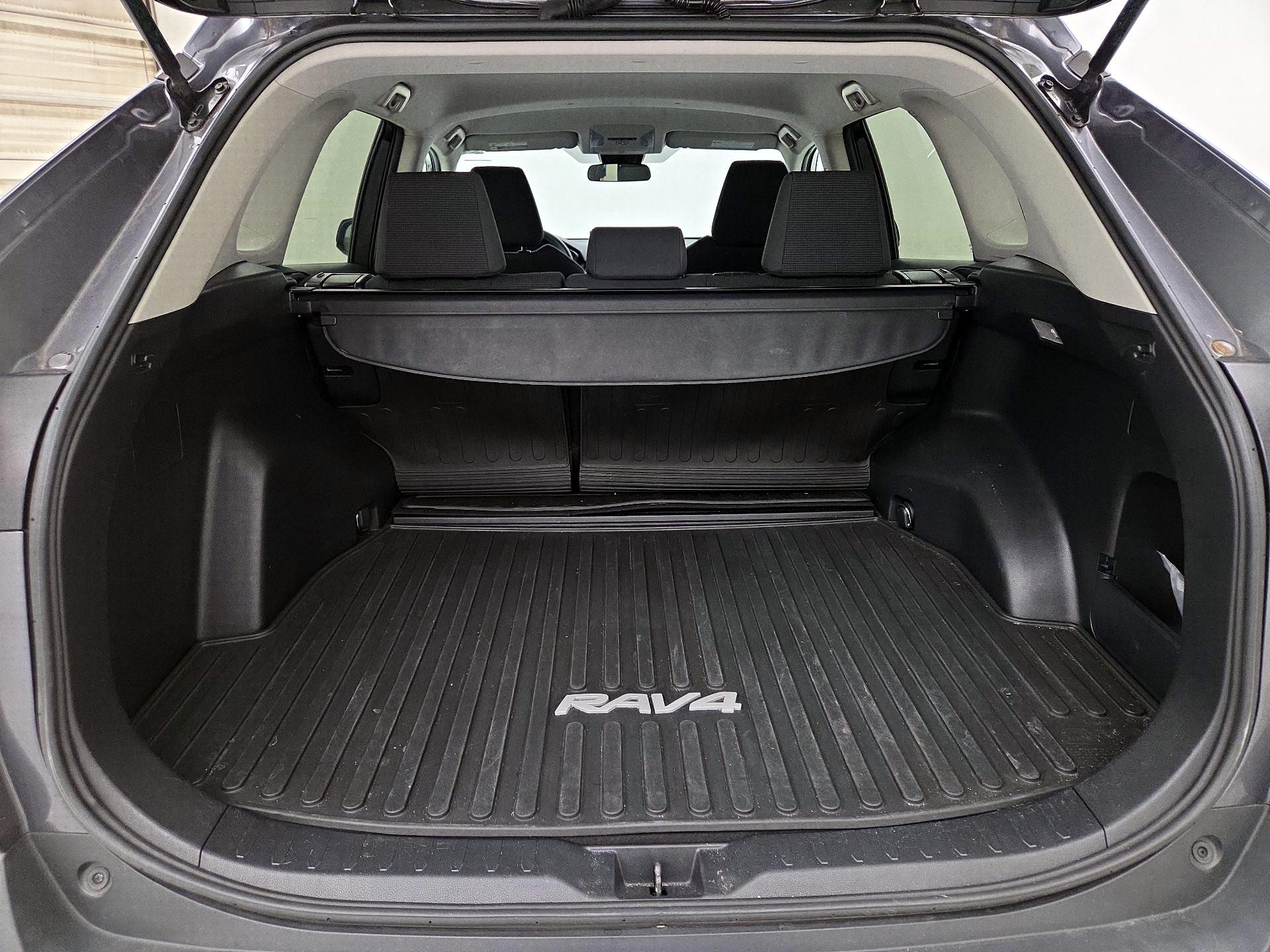 Thumbnail: 2019 Toyota RAV4 - 20