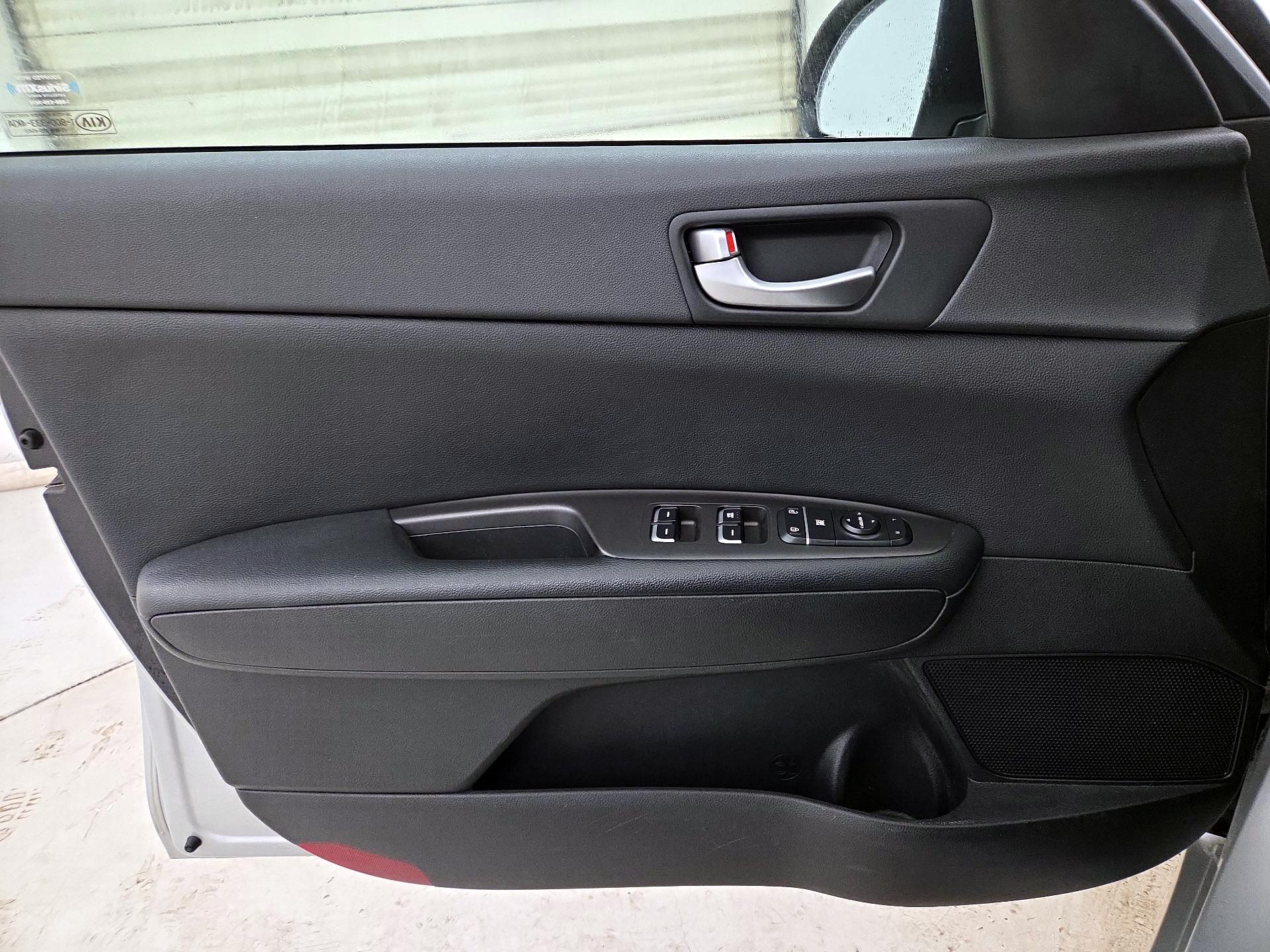 Thumbnail: 2017 Kia Optima - 12